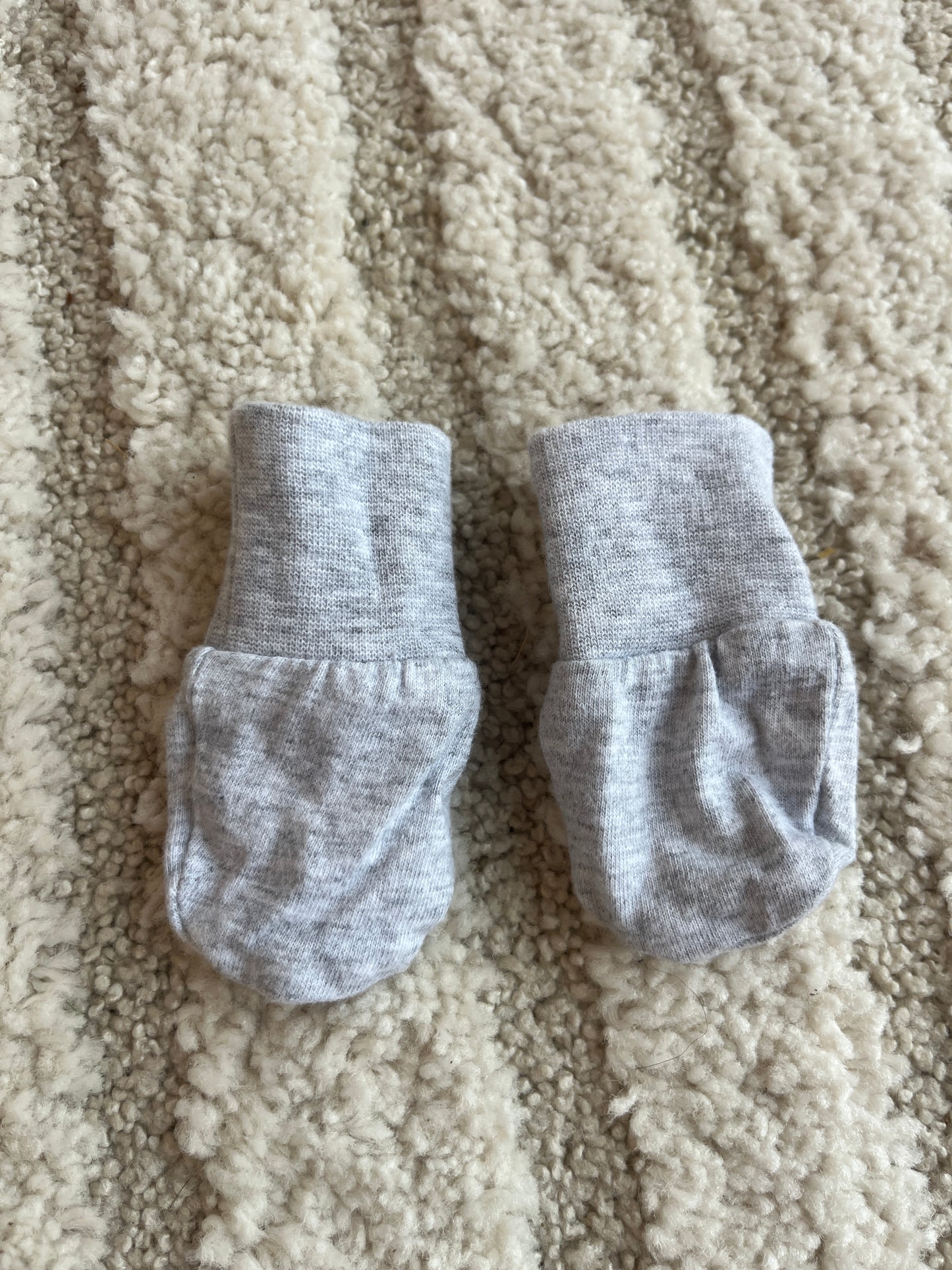 Moufles en jersey gris - naissance