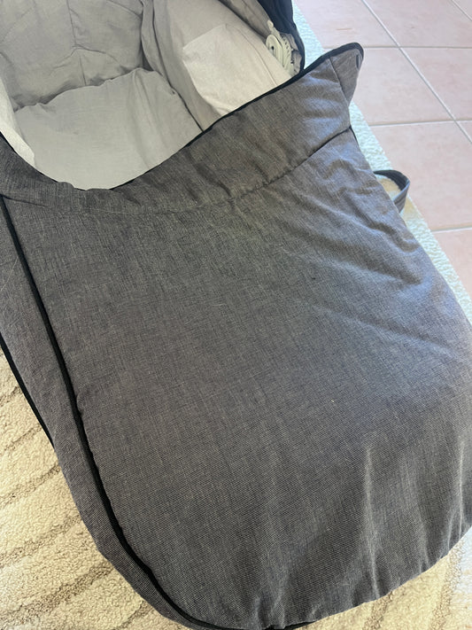 Nacelle grise avec support poussette Bébé Confort