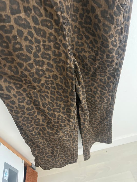 Salopette pantalon large à bretelles léopard - S