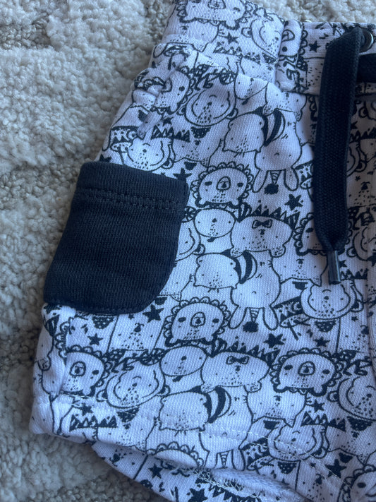 Short blanc avec têtes d’animaux et poches noires - 6 mois