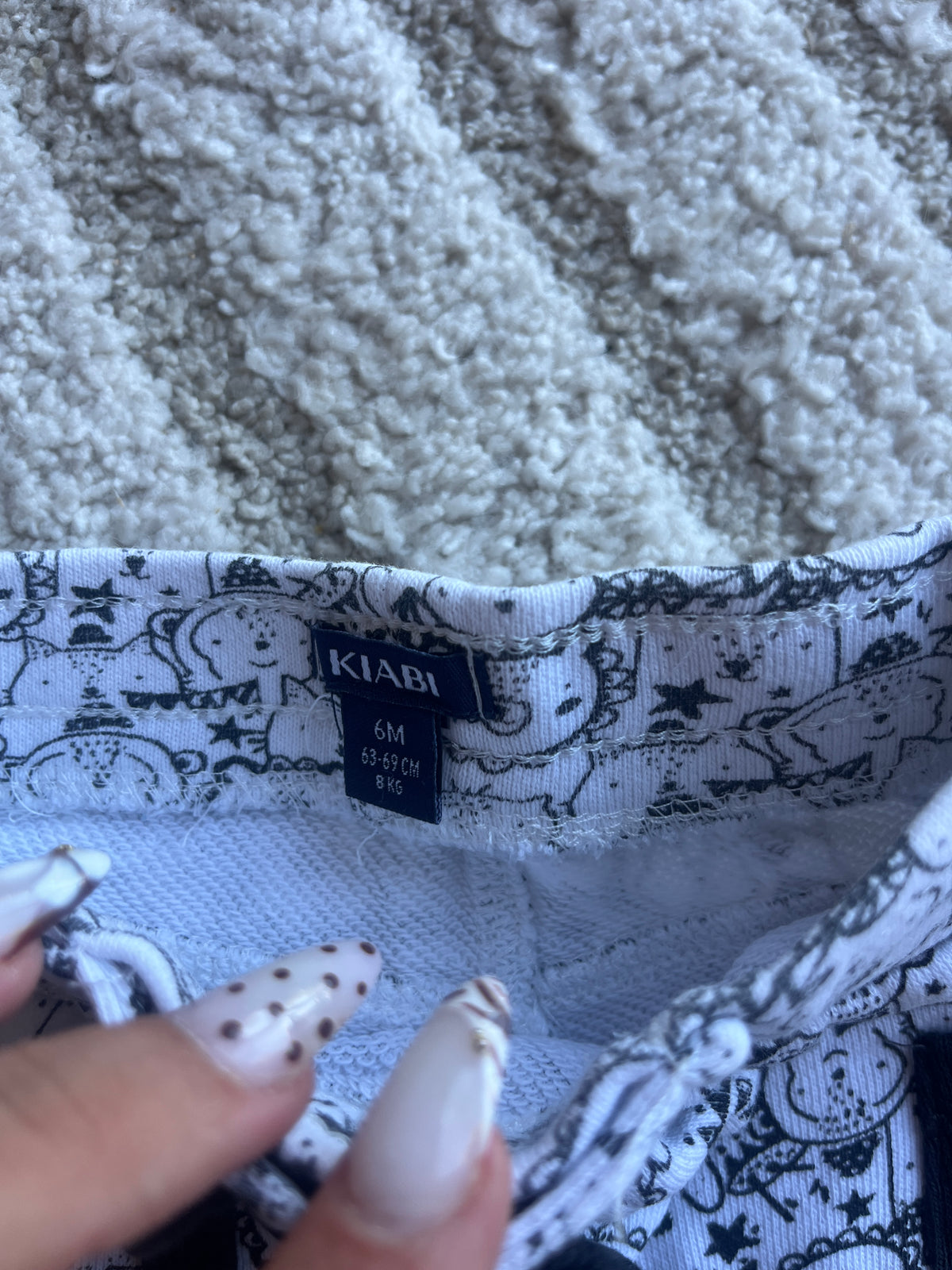 Short blanc avec têtes d’animaux et poches noires - 6 mois