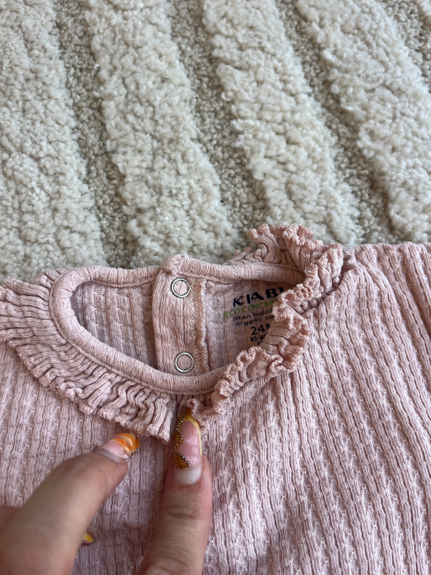 T-shirt à manches longues en maille gaufrée et col volanté rose - 24 mois