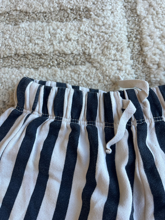 Short rayé noir et blanc - 2 ans