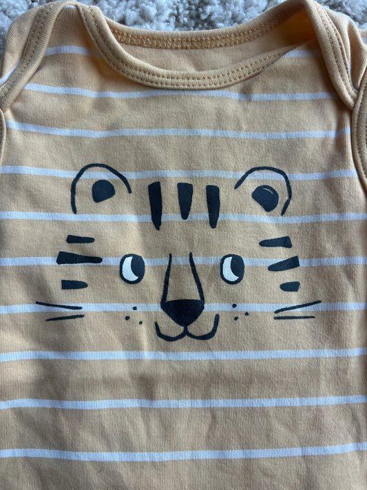 Body sans manches jaune rayé avec tête de tigre - 6 mois