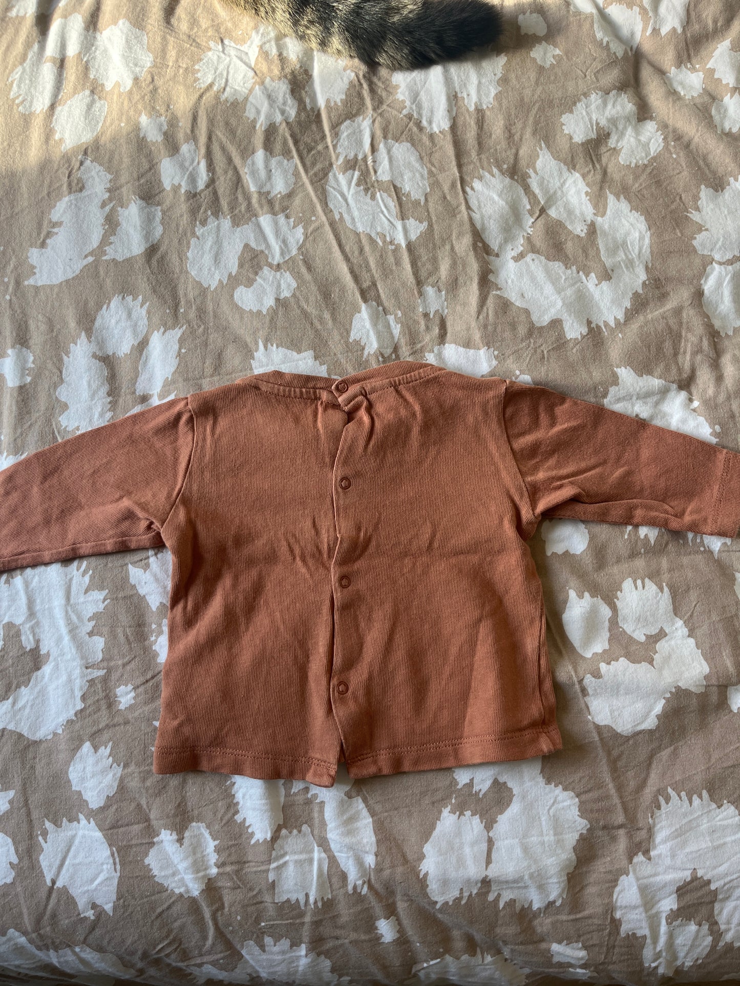 T-shirt à manches longues marron renard - 1 mois