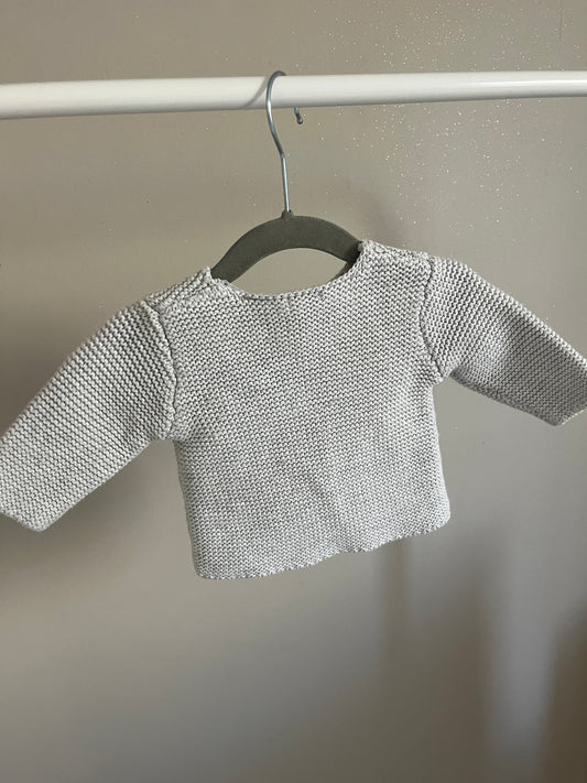 Gilet en maille grise avec boutons aspect bois - 3 mois