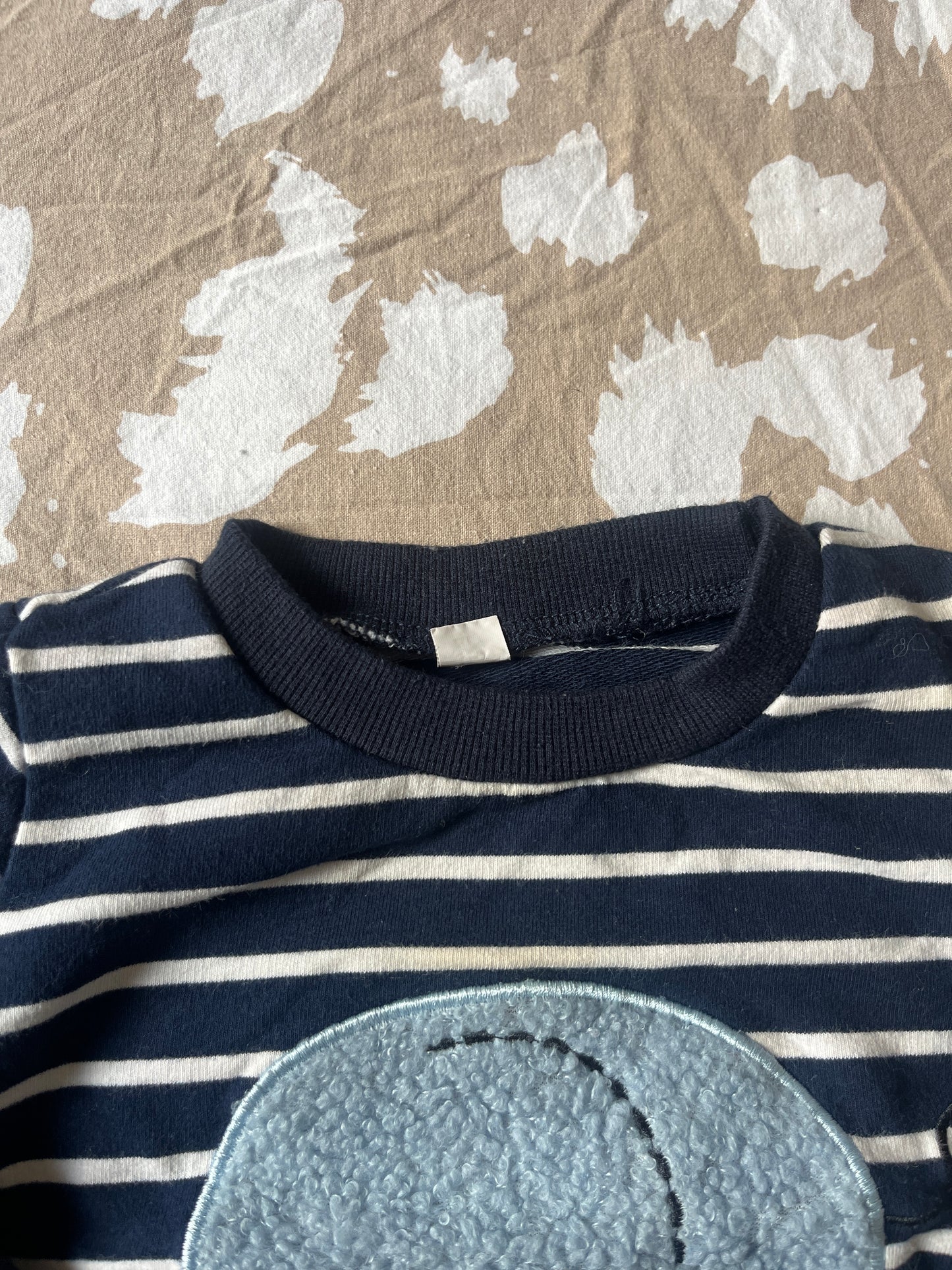 Pull à manches longues bleu marine avec éléphant en bouclettes - 6 mois