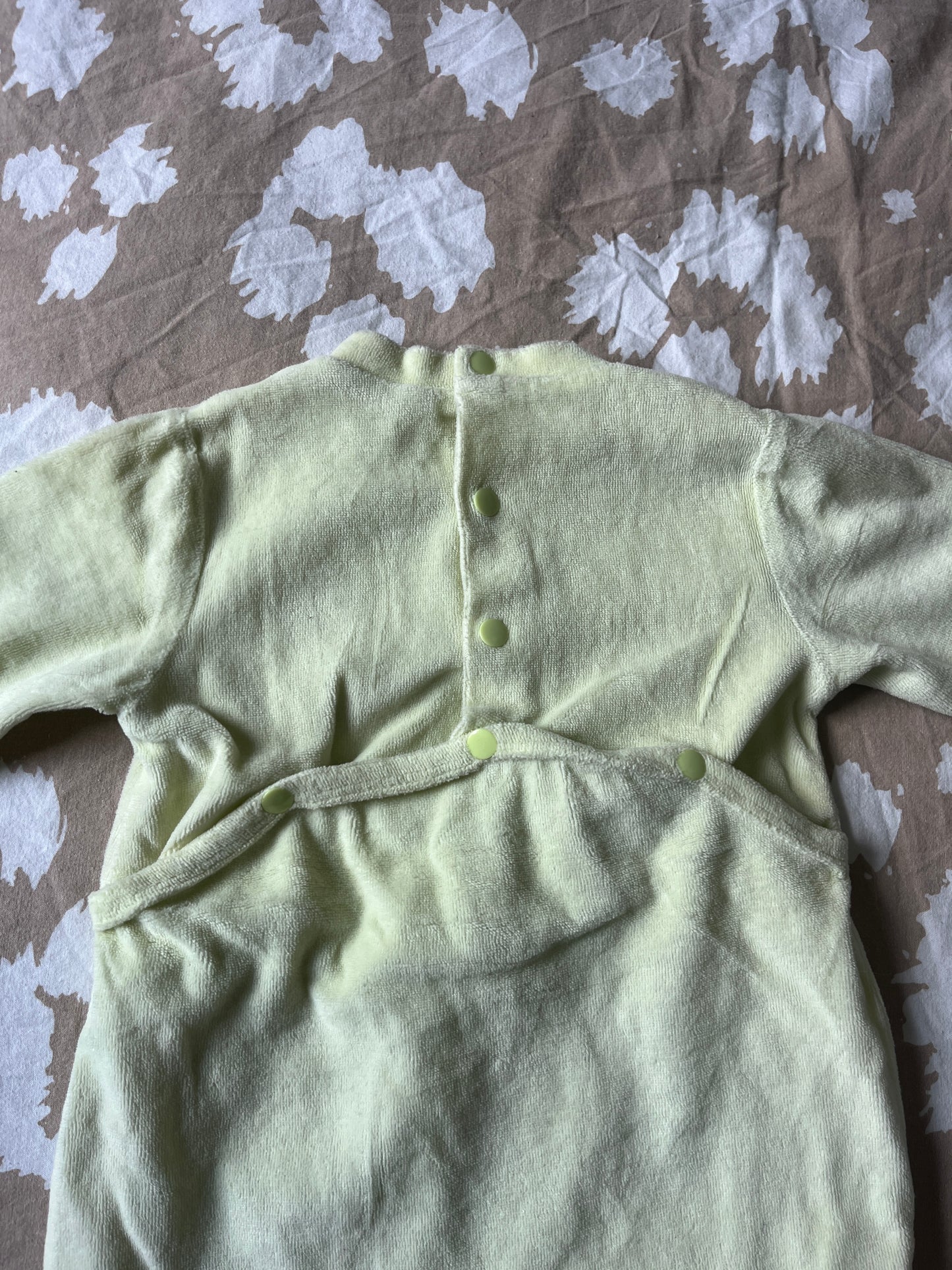 Pyjama en velours jaune/vert pâle « chouette de la visite ! » - 6 mois