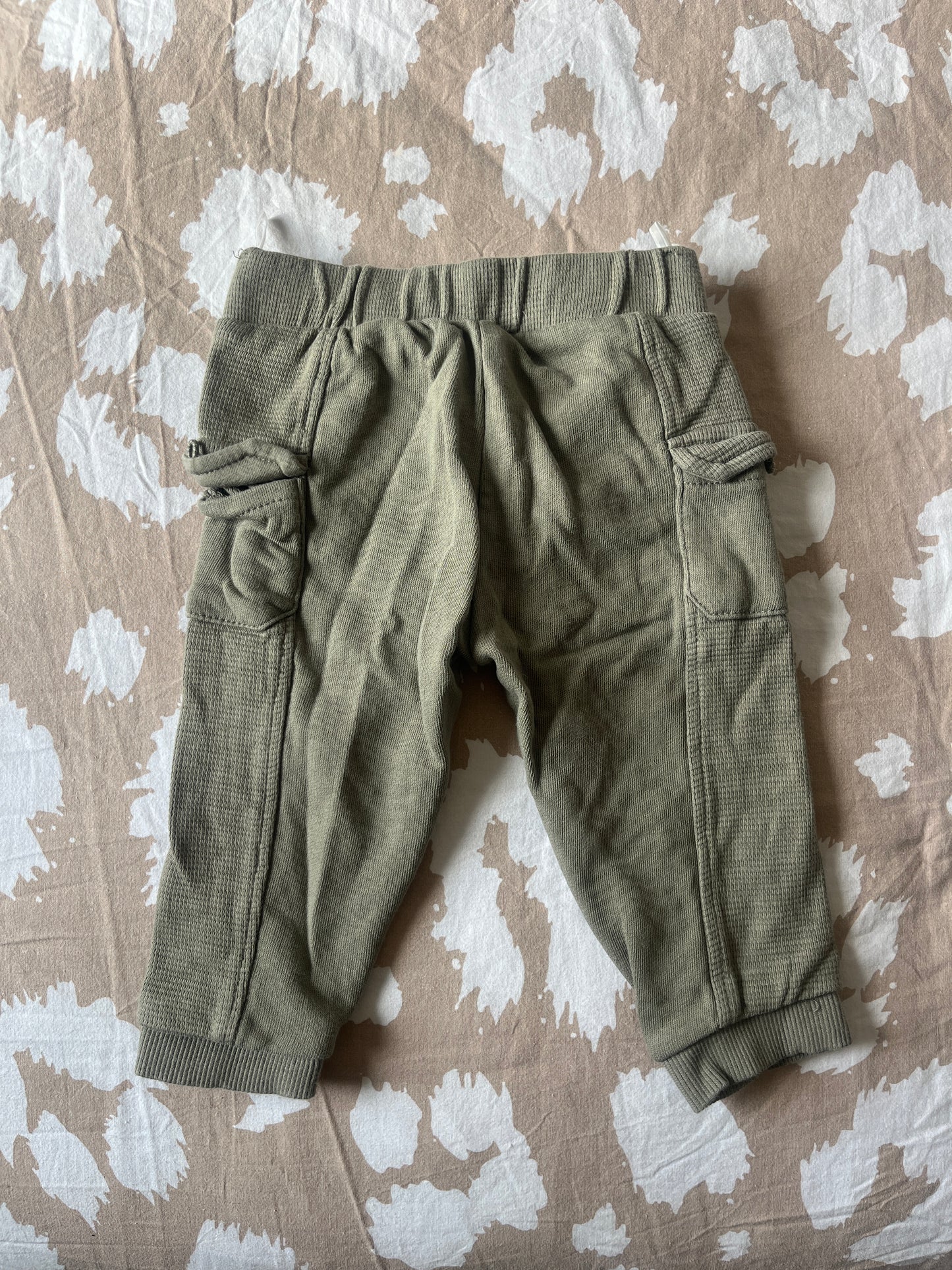 Jogging kaki avec poches sur les côtés type cargo - 80cm