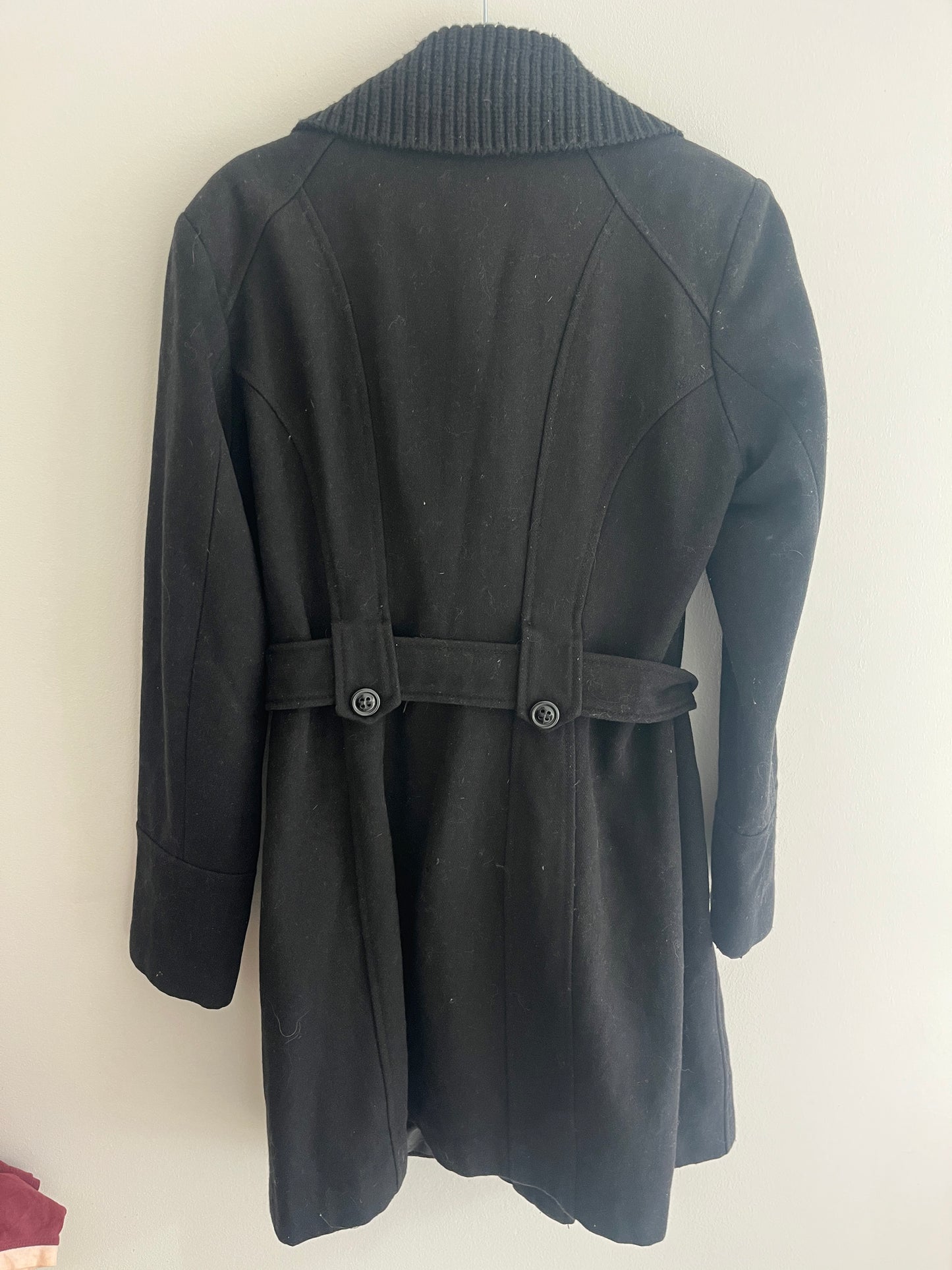 Manteau noir en velours ceinturé et boutons - M