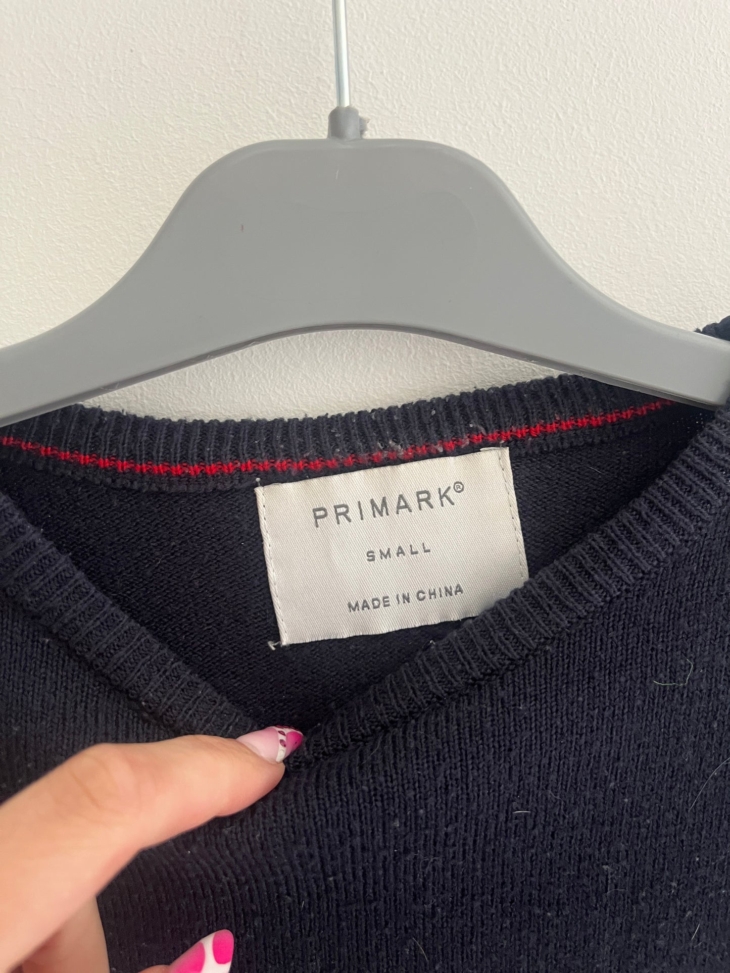 Pull à manches longues bleu avec bandes rouges et blanches - S
