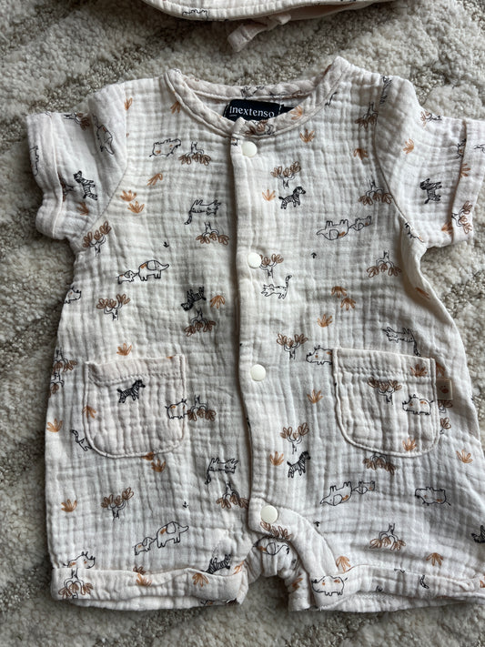 Ensemble barboteuse + chapeau beige motifs animaux savane effet gaze de coton - 0 mois