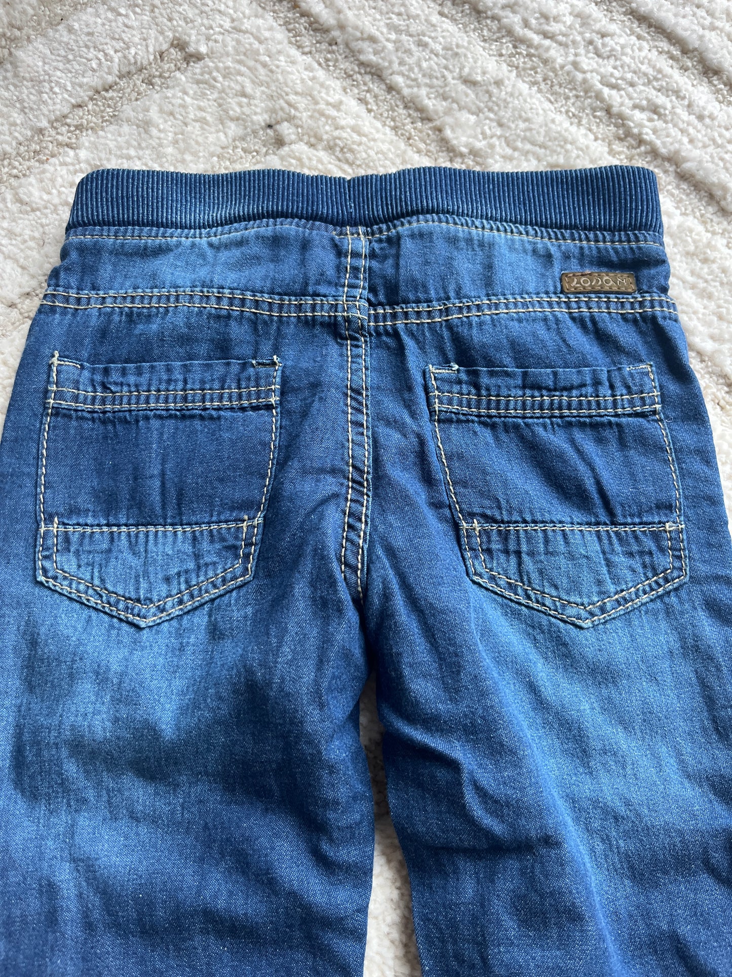Jean bleu effet délavé avec poches NEUF - 18/24 mois (92cm)
