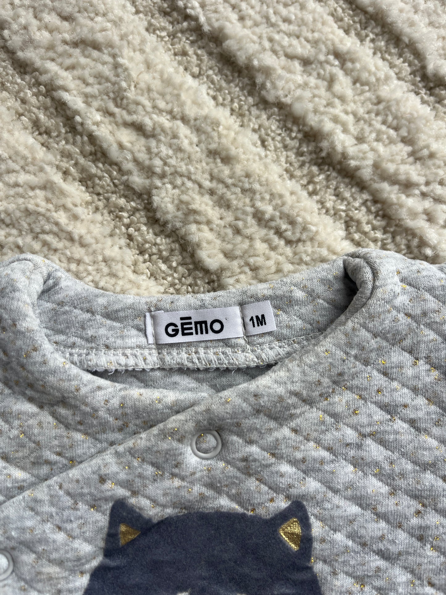 Pyjama gris effet matelassé à paillettes dorées et avec tête de chat - 1 mois