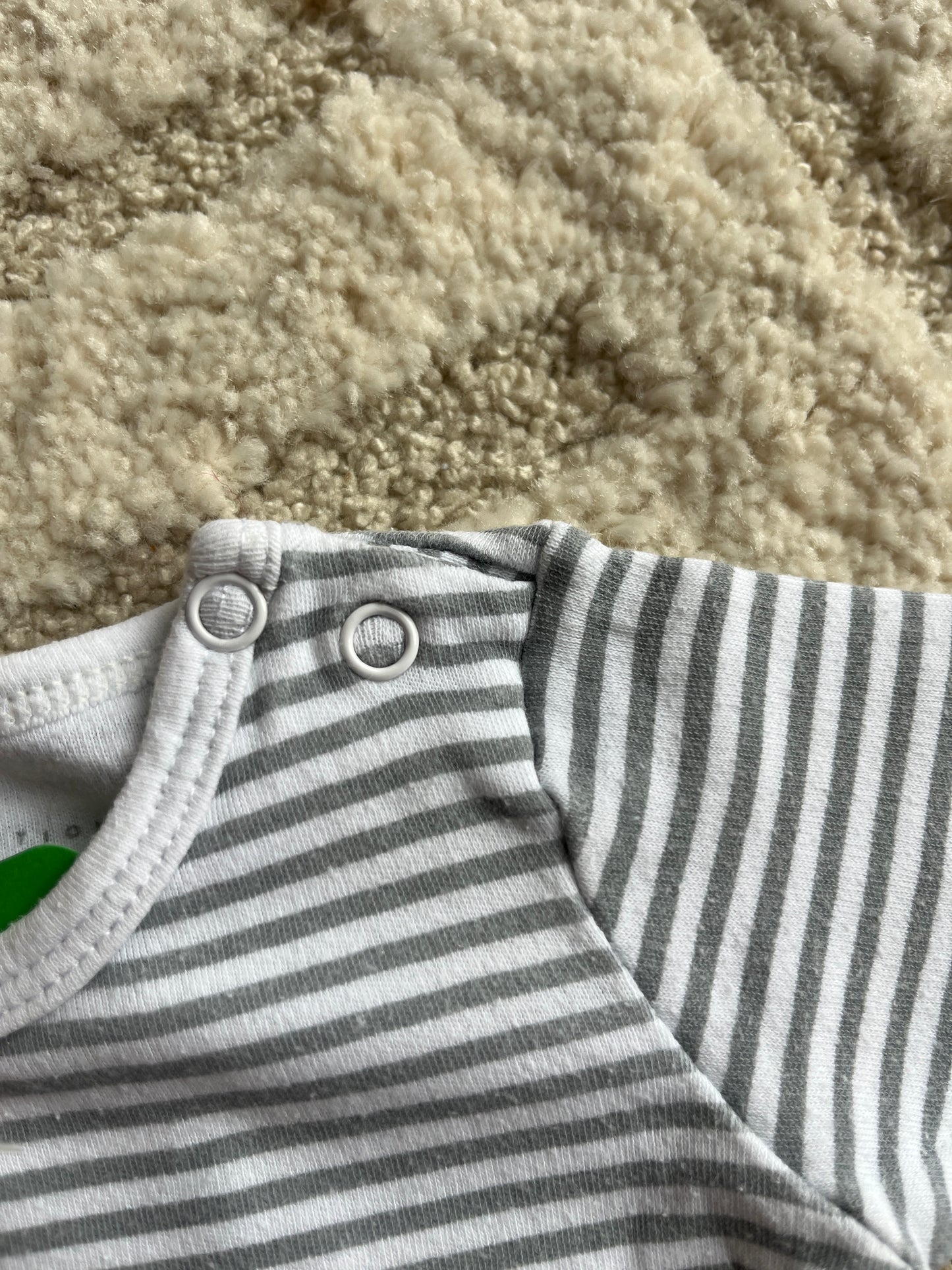 T-shirt à manches longues rayé gris et blanc TQF - 1 mois