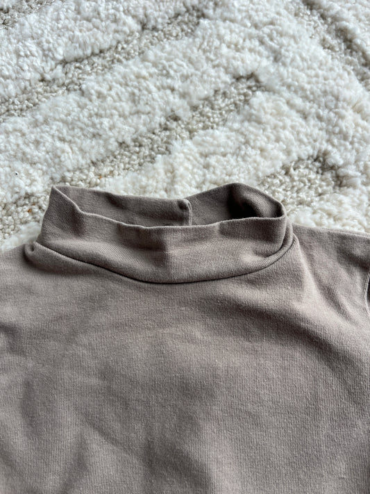 T-shirt à manches longues beige avec col roulé - 3 mois