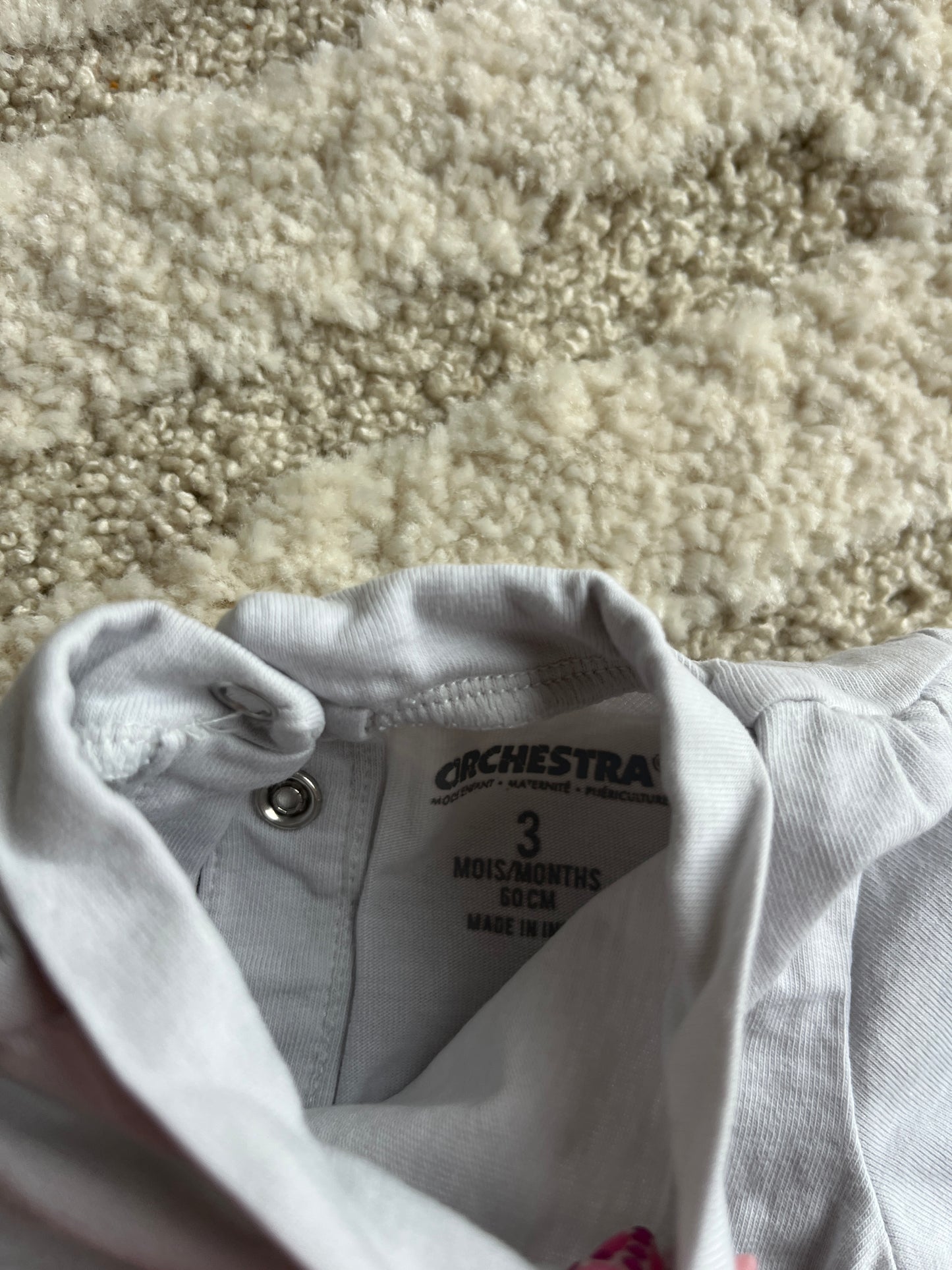 T-shirt à manches longues gris clair avec col roulé et tête de chat à paillettes - 3 mois