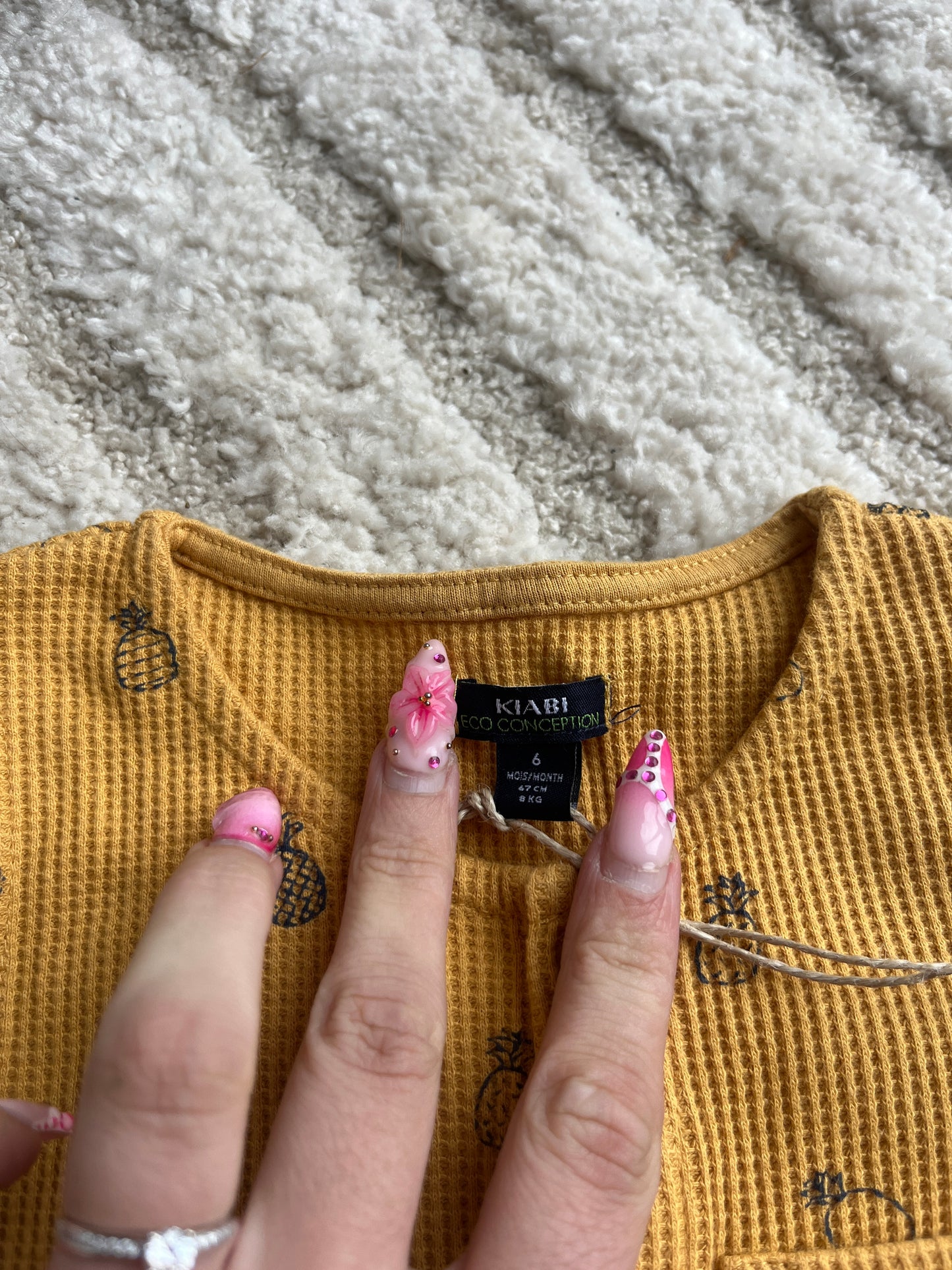 Barboteuse en maille gaufrée motifs ananas moutarde NEUF - 6 mois
