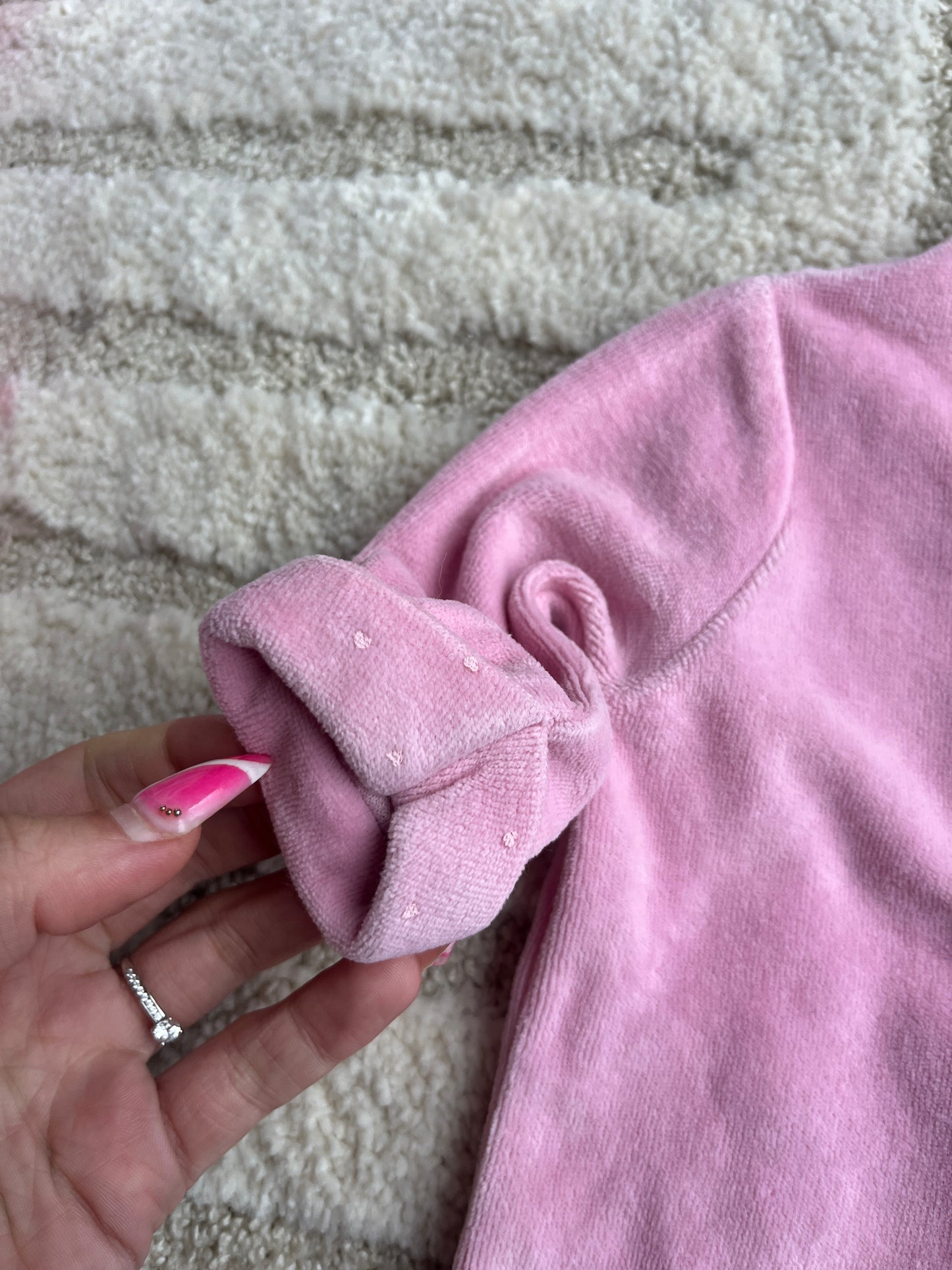 Pyjama velours rose avec cœurs sur les manches - 1 mois