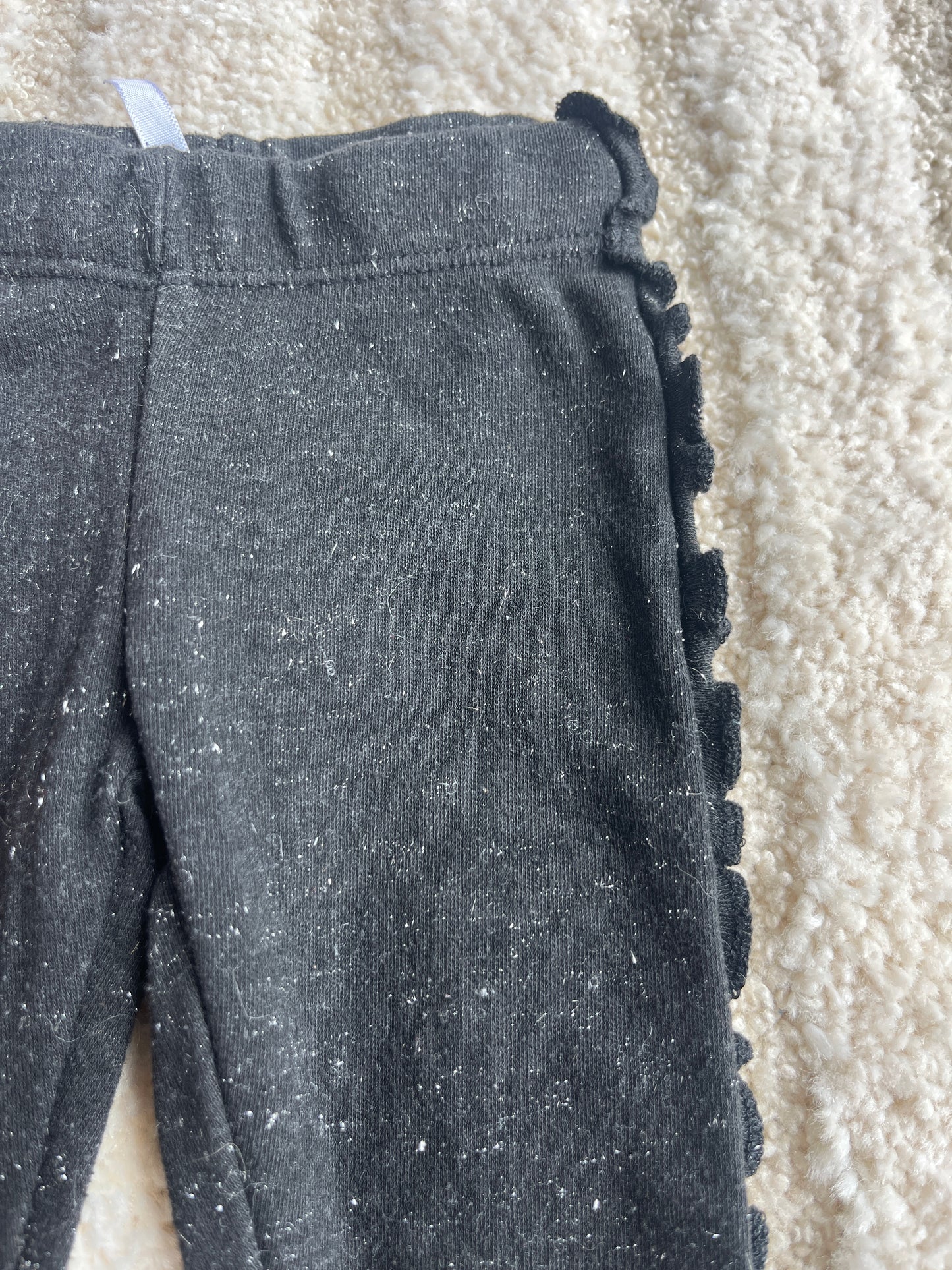 Legging en jersey noir à paillettes et détails lettuce sur les côtés - 1 mois