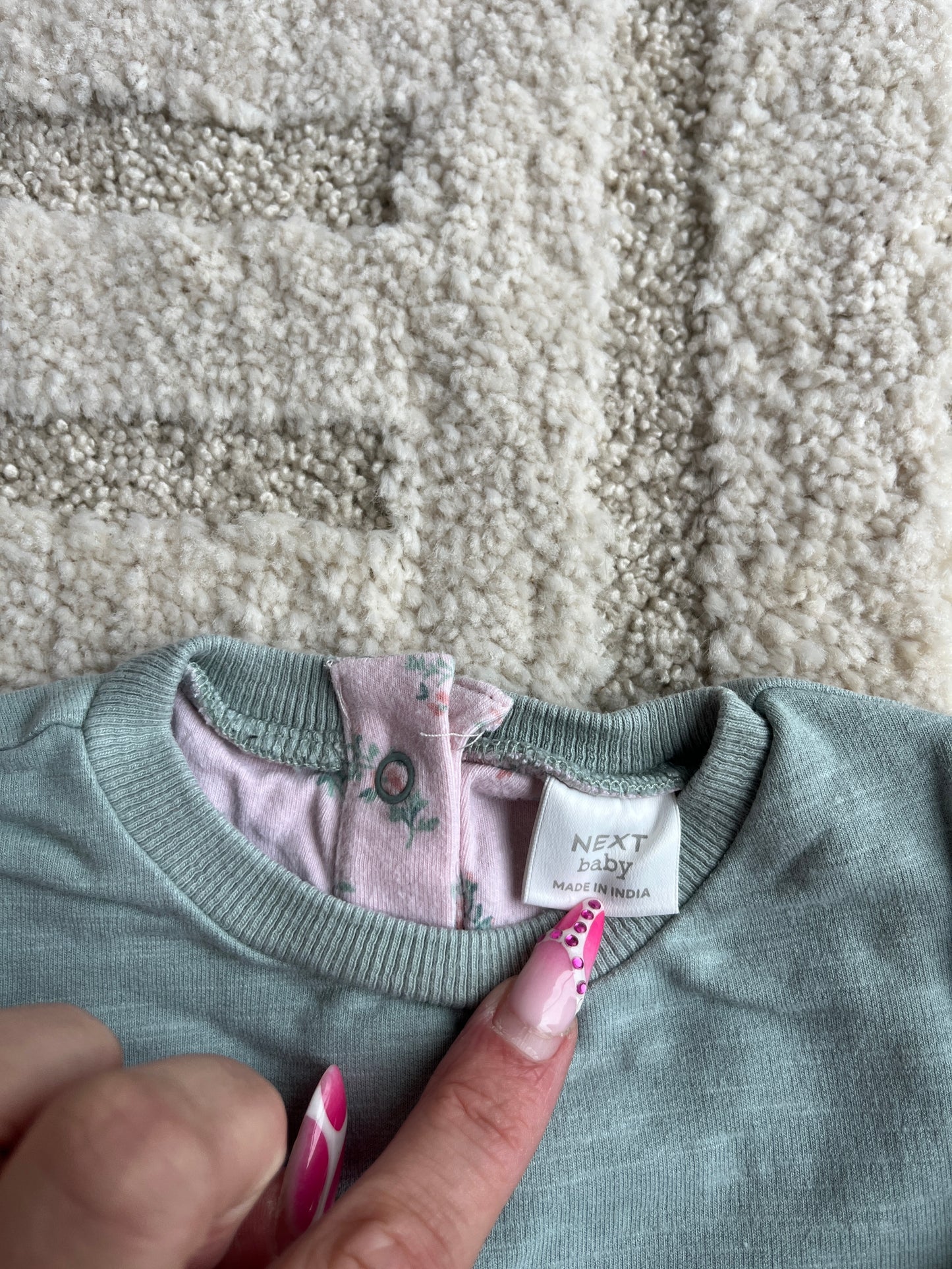 Sweat à manches longues vert avec fleurs brodées Next Baby - 3/6 mois