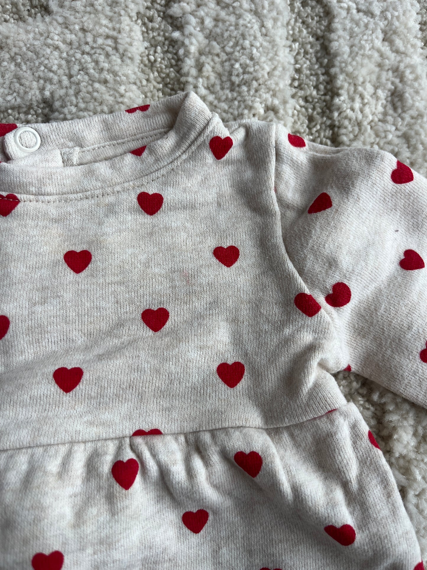 Robe à manches longues beige motifs cœurs rouges molletonnée - 3 mois