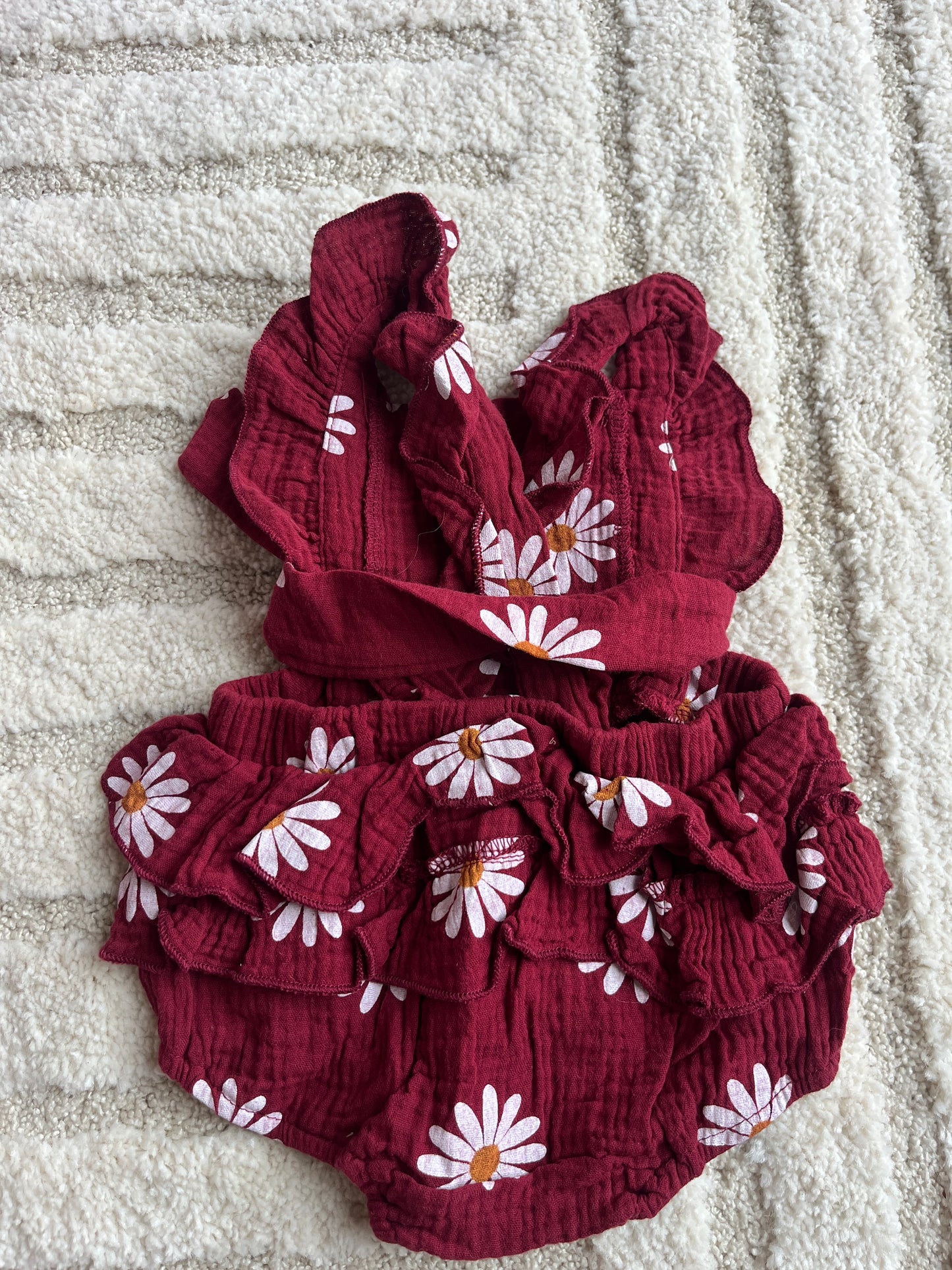 Body barboteuse gaze de coton bordeaux fleurs blanches dos nu croisé - 3 mois