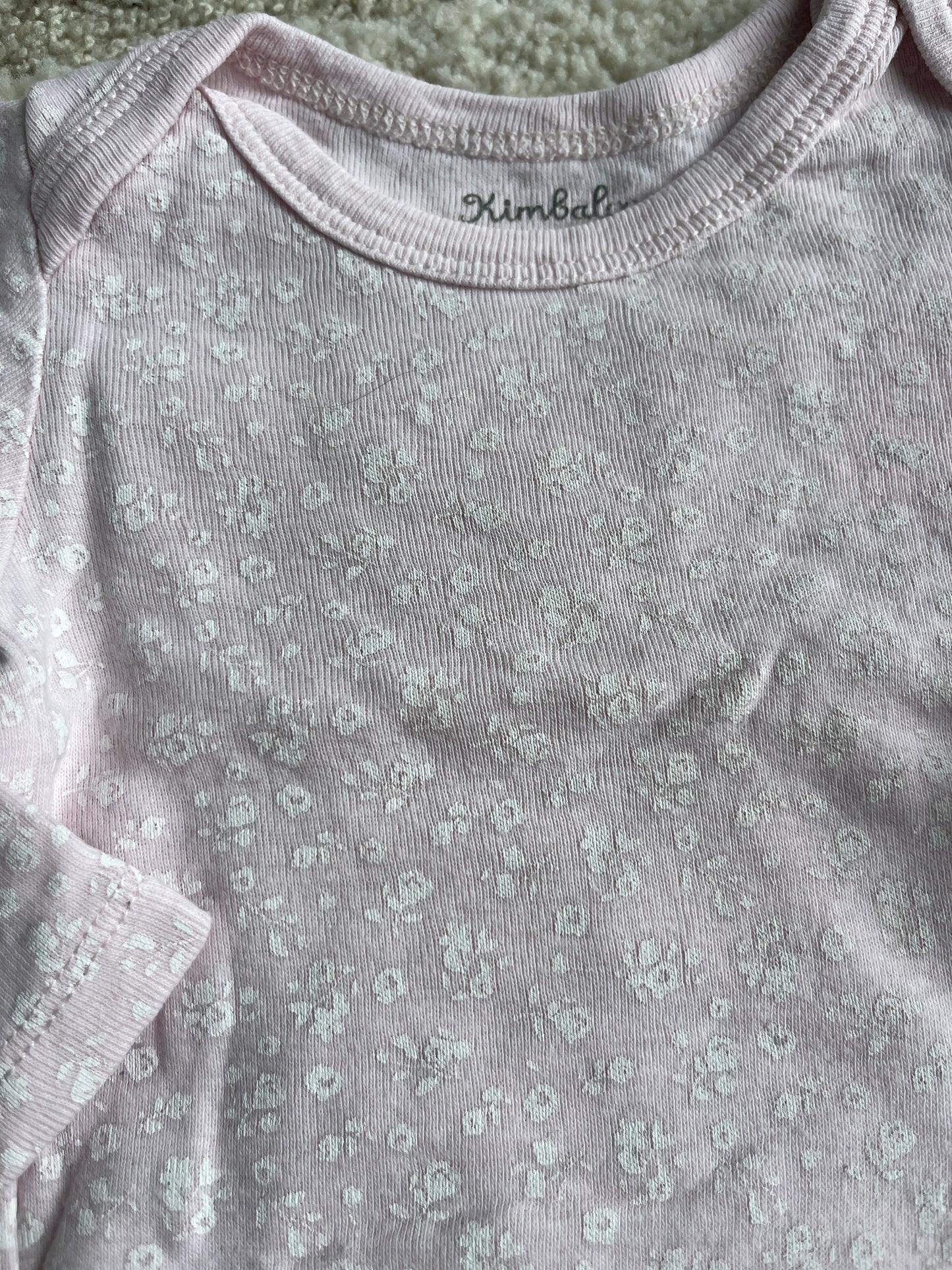Body à manches longues rose motifs roses blanches - 6 mois