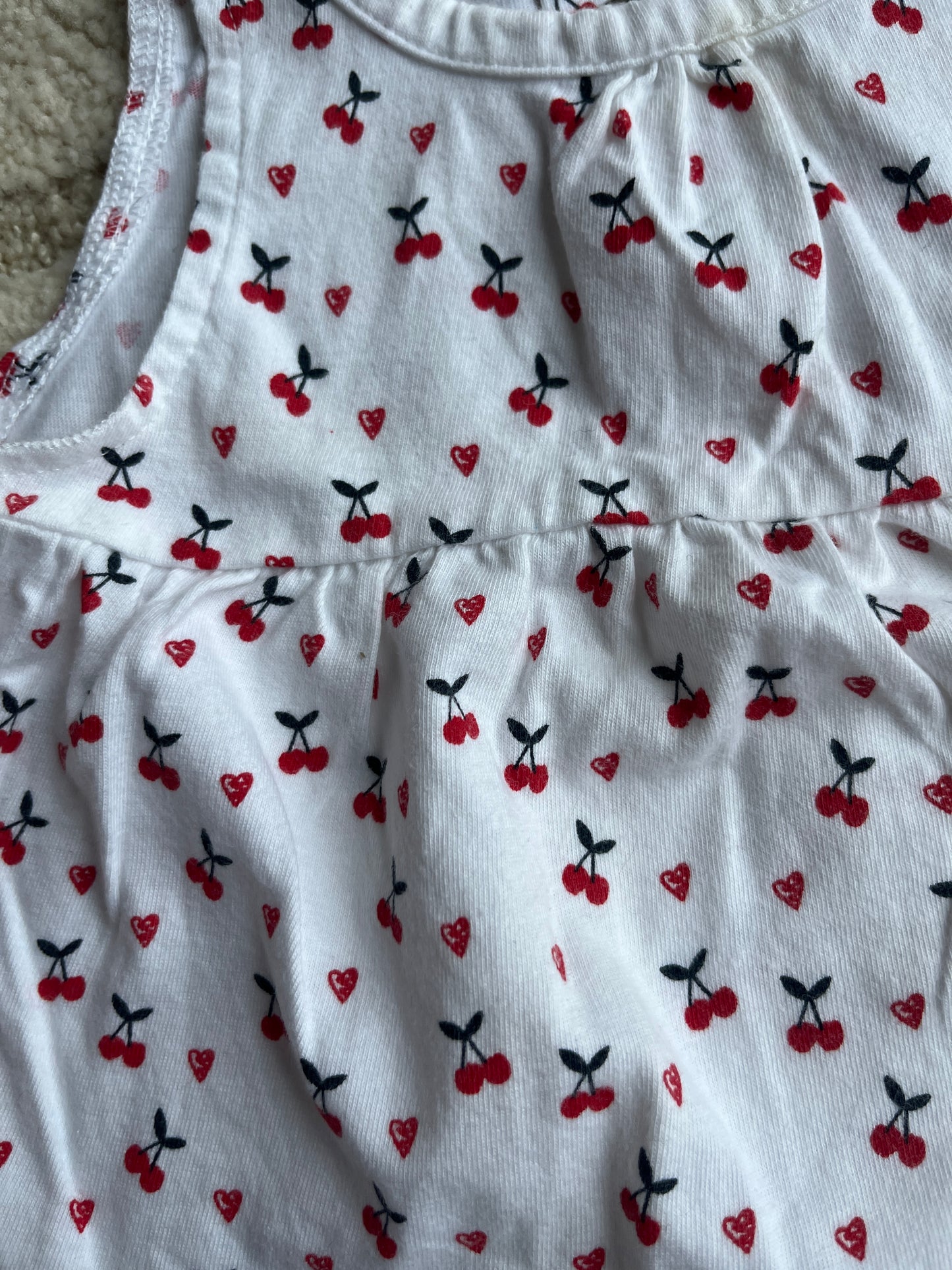 Robe sans manches blanche motifs cerises - 9 mois