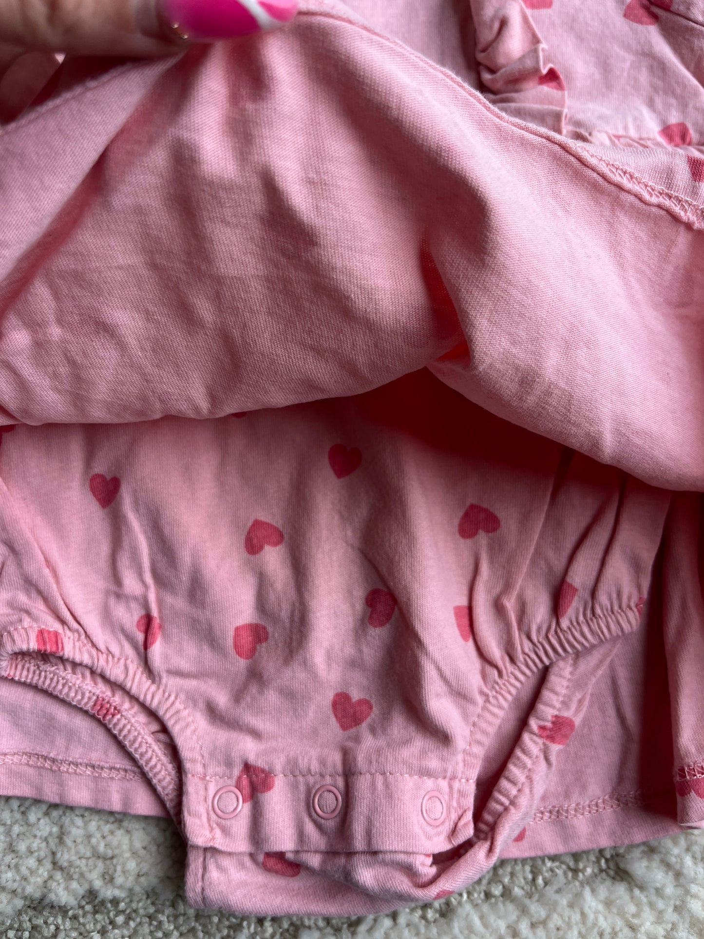 Robe-body sans manches rose motifs cœurs - 9 mois