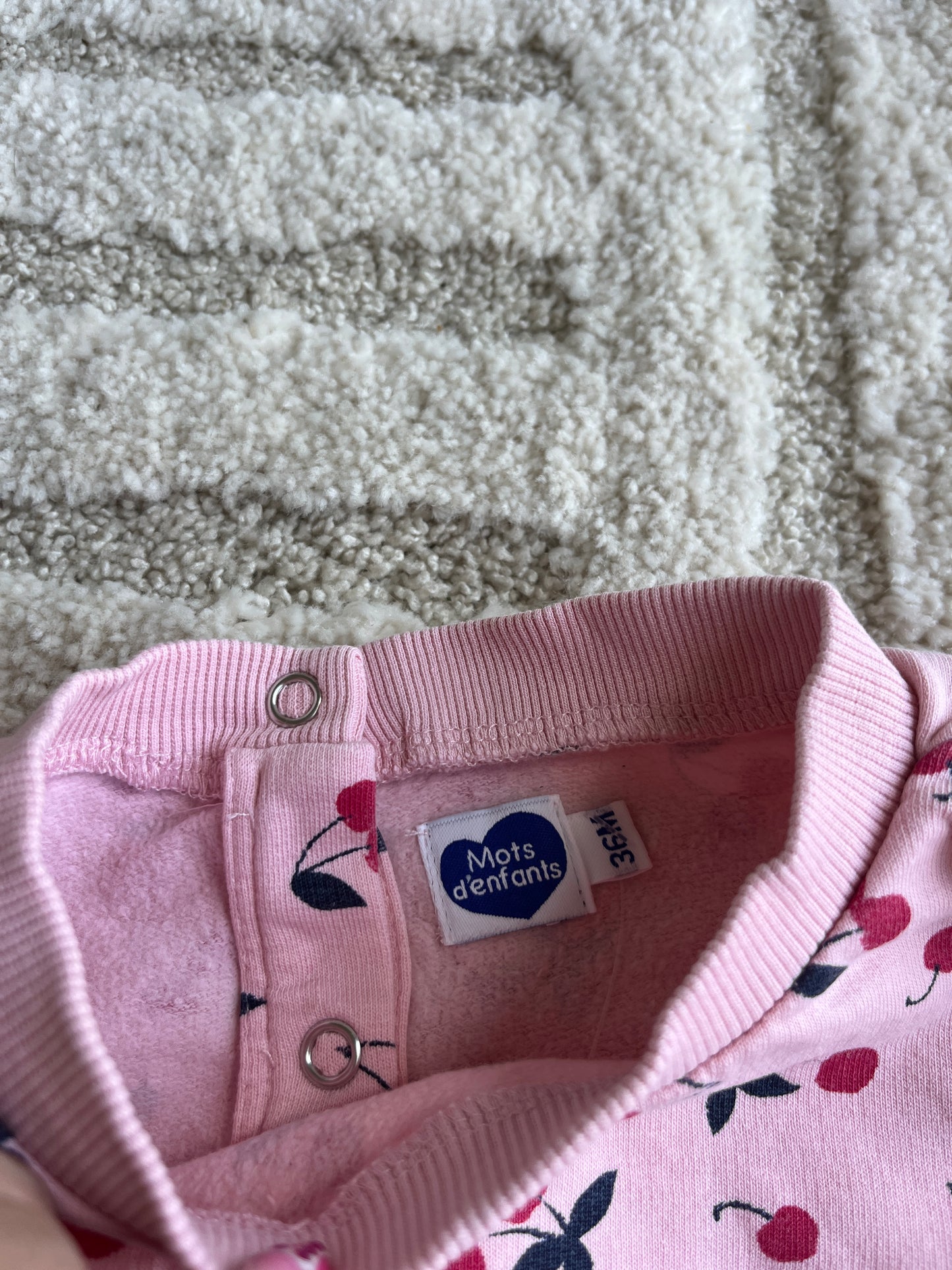 Sweat à manches longues rose motifs cerises - 36 mois