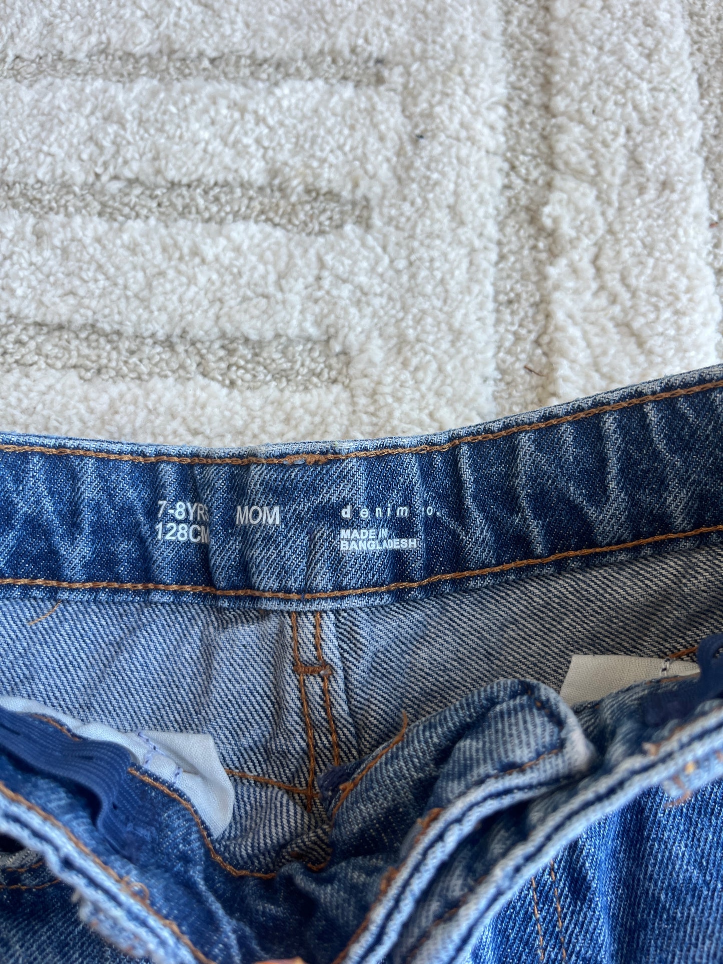 Jean mom bleu troué - 7/8 ans (128 cm)