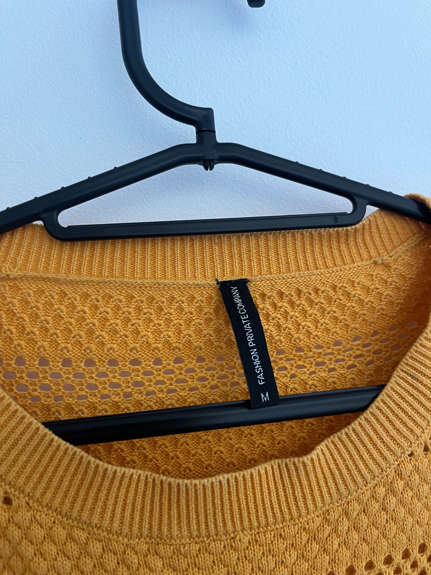 Pull en maille à manches longues moutarde avec broderies - M