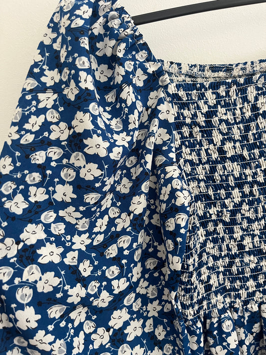 Robe courte à manches longues bleue à fleurs blanches - L
