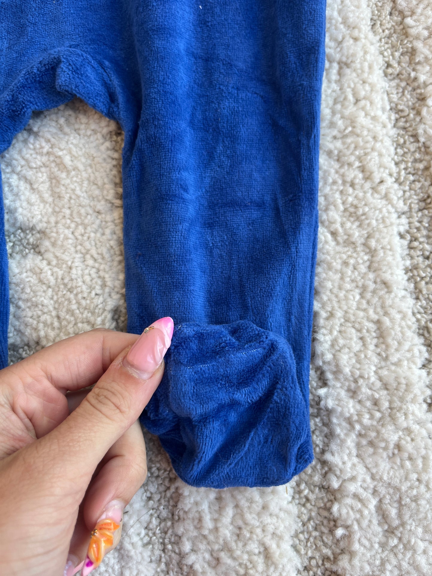 Pyjama velours bleu crocodile sur un skate - 6 mois