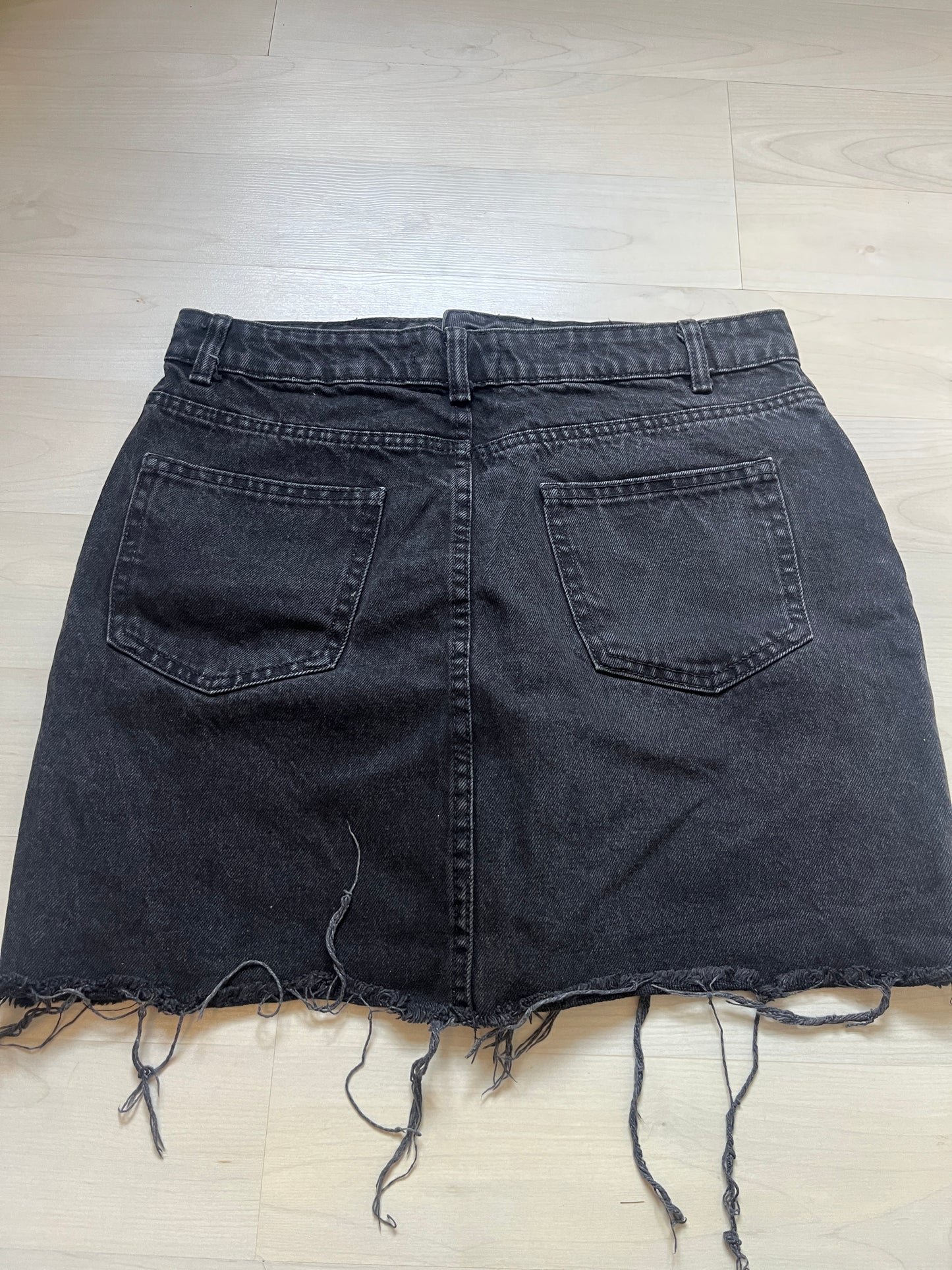Mini jupe en jean noir effet déchiré - 42