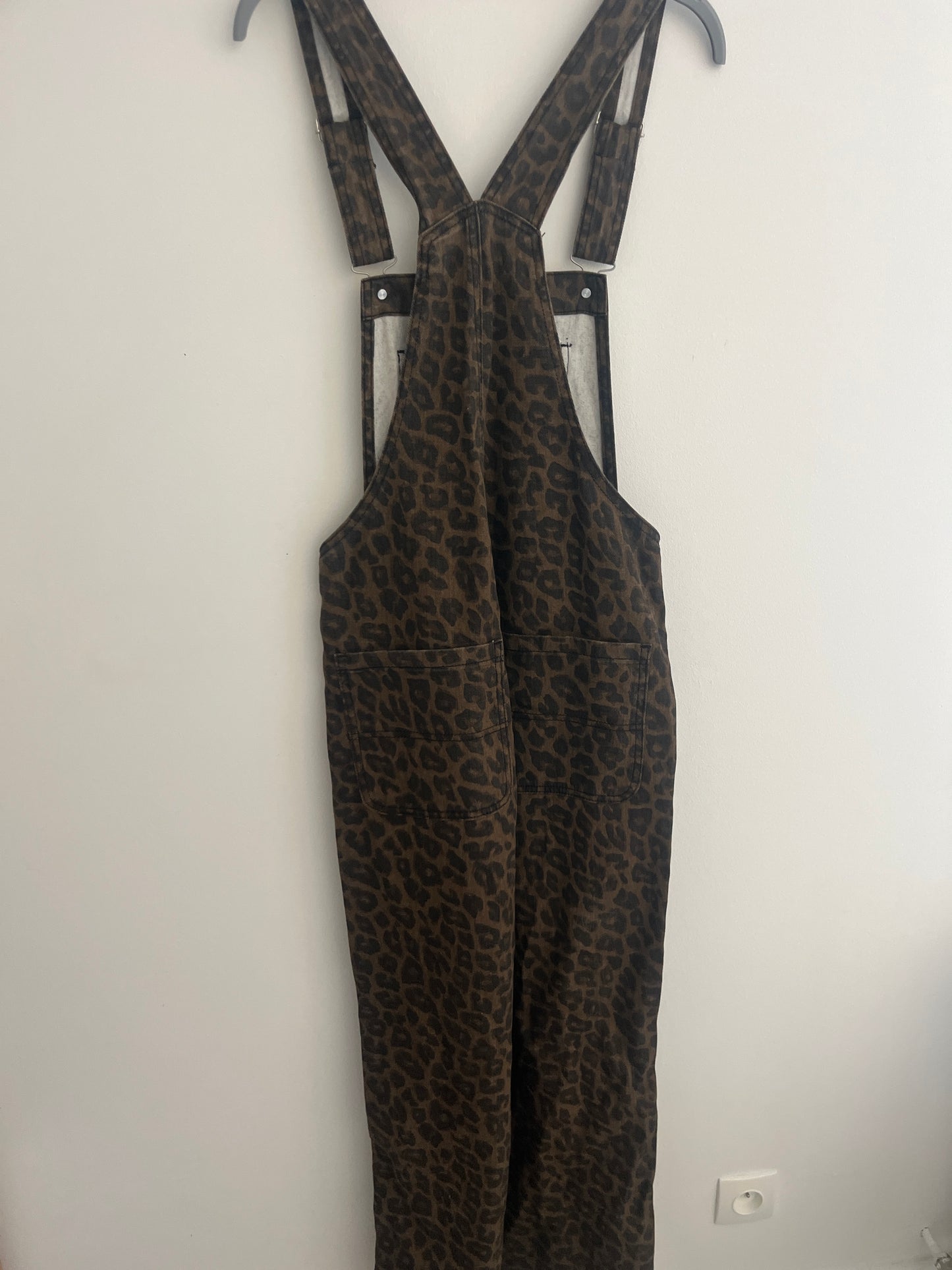 Salopette pantalon large à bretelles léopard - S
