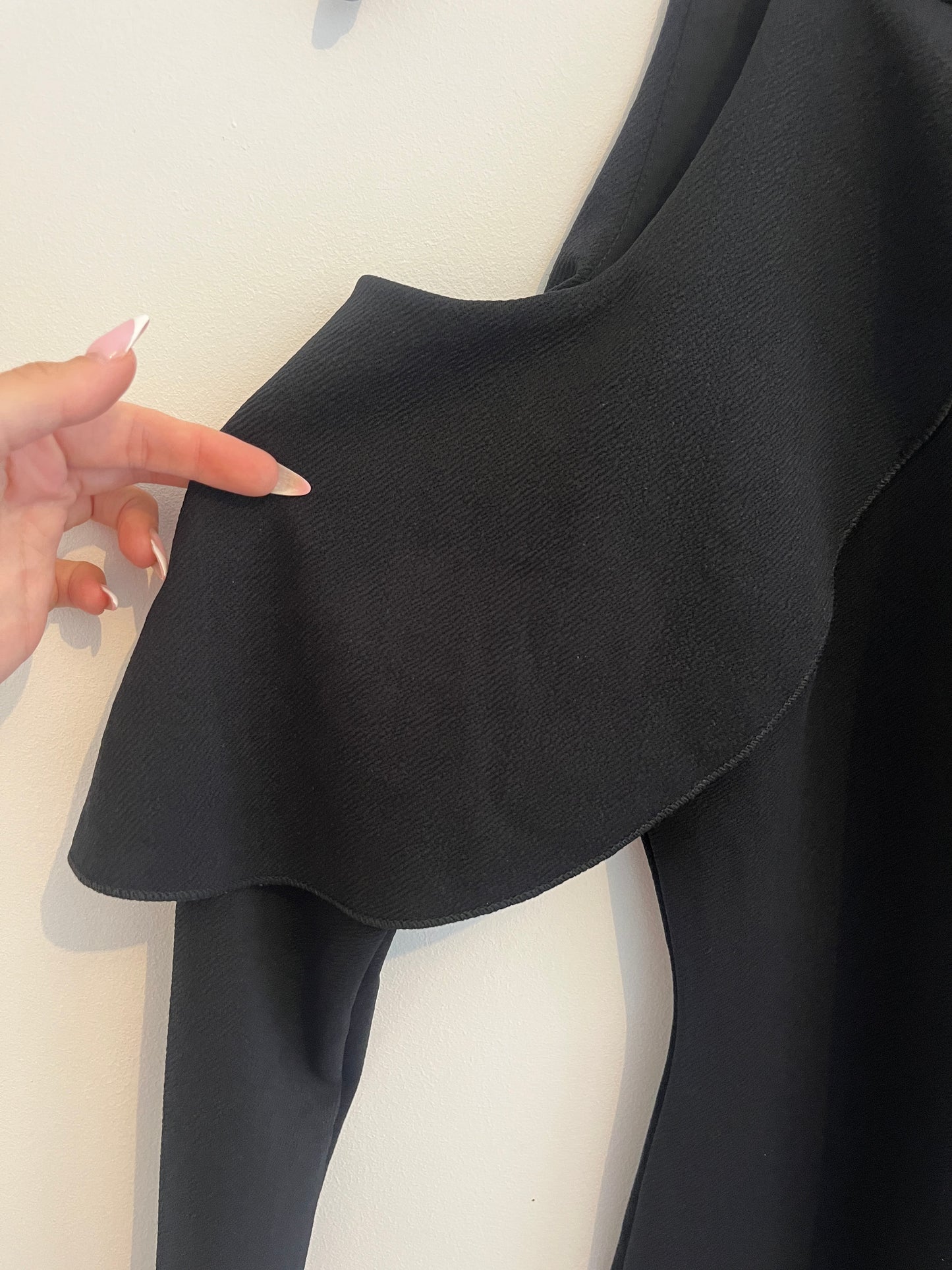 Robe moulante avec épaules dénudées et volantées Boohoo - 36