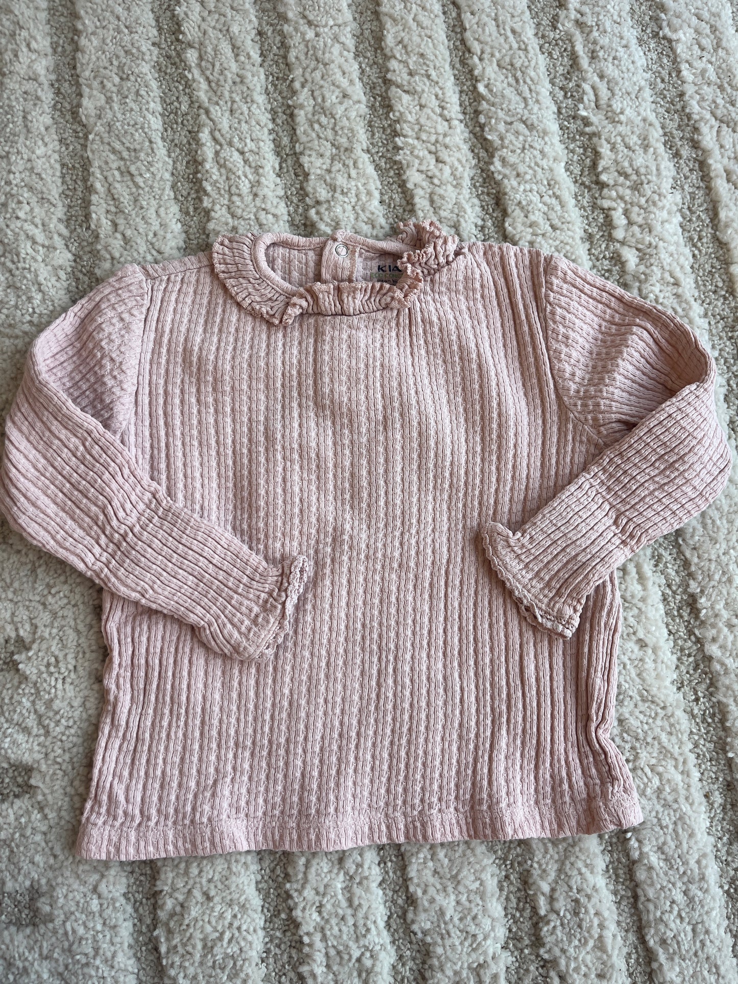 T-shirt à manches longues en maille gaufrée et col volanté rose - 24 mois