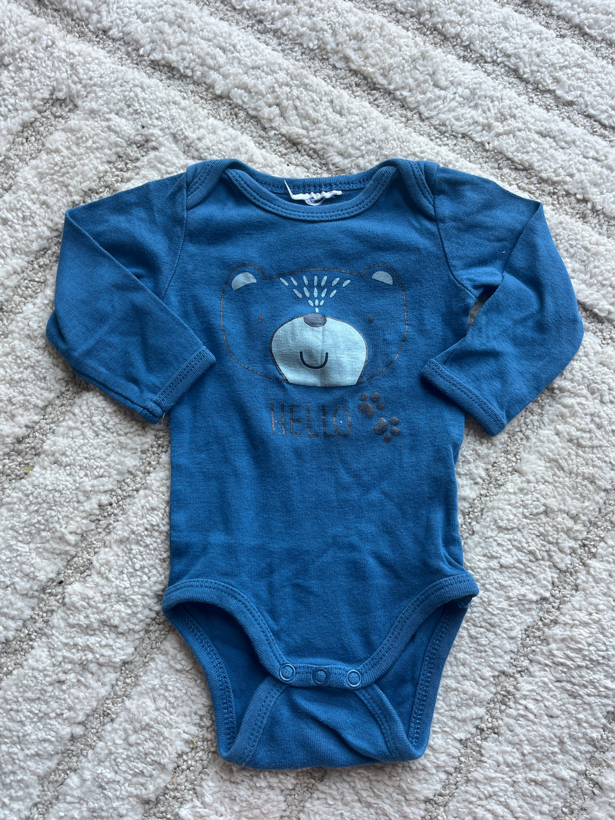 Body manches longues bleu tête d’ourson « hello » - 6 mois