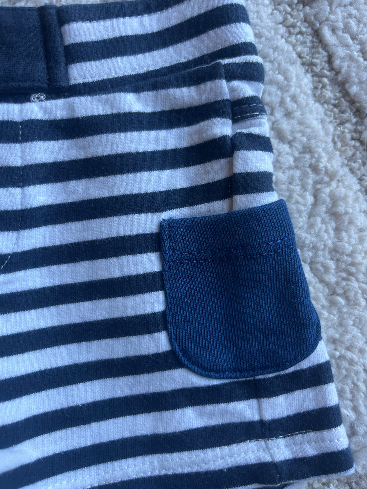 Short rayé bleu et blanc avec poches - 6 mois
