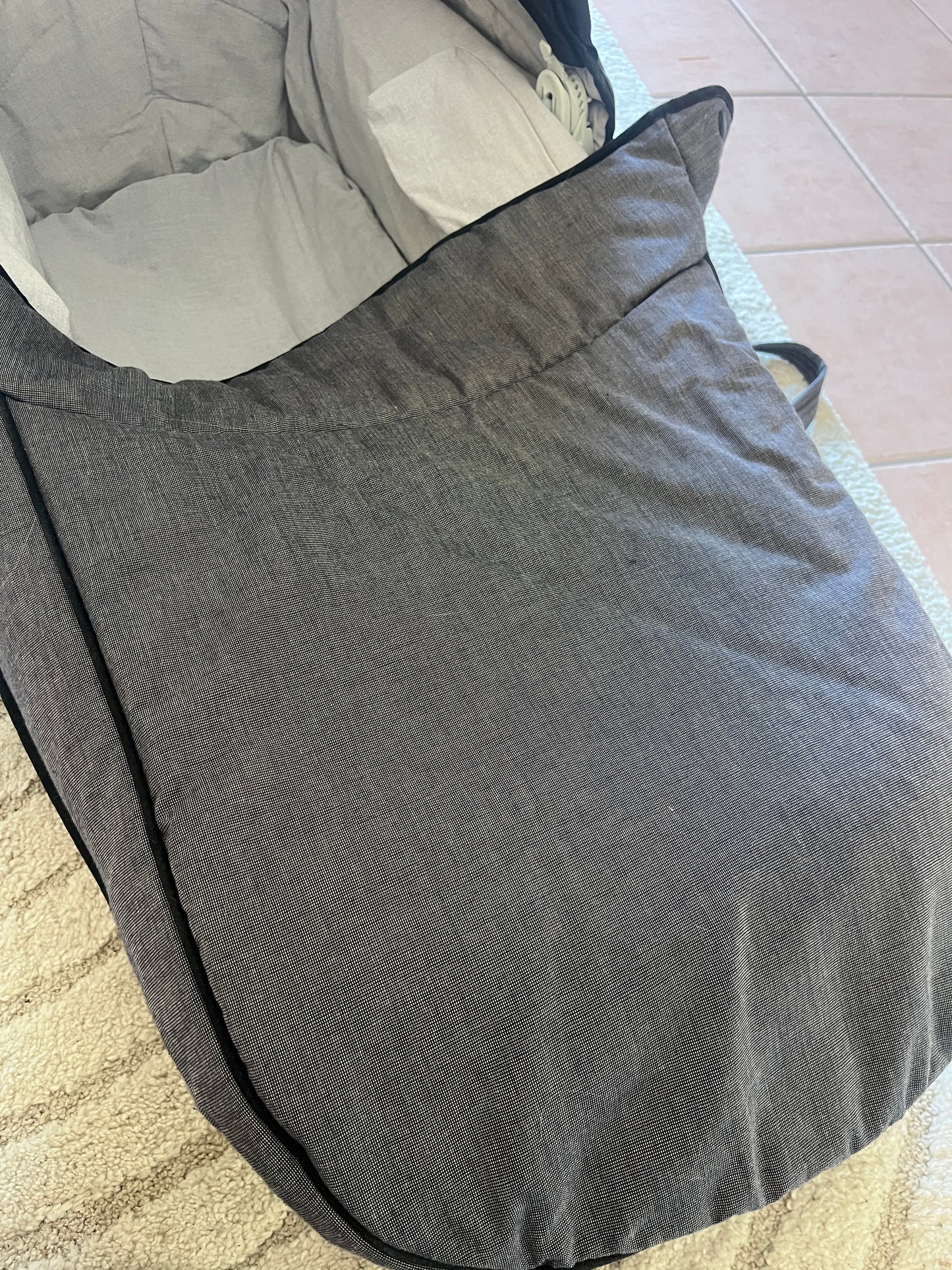 Nacelle grise avec support poussette Bébé Confort