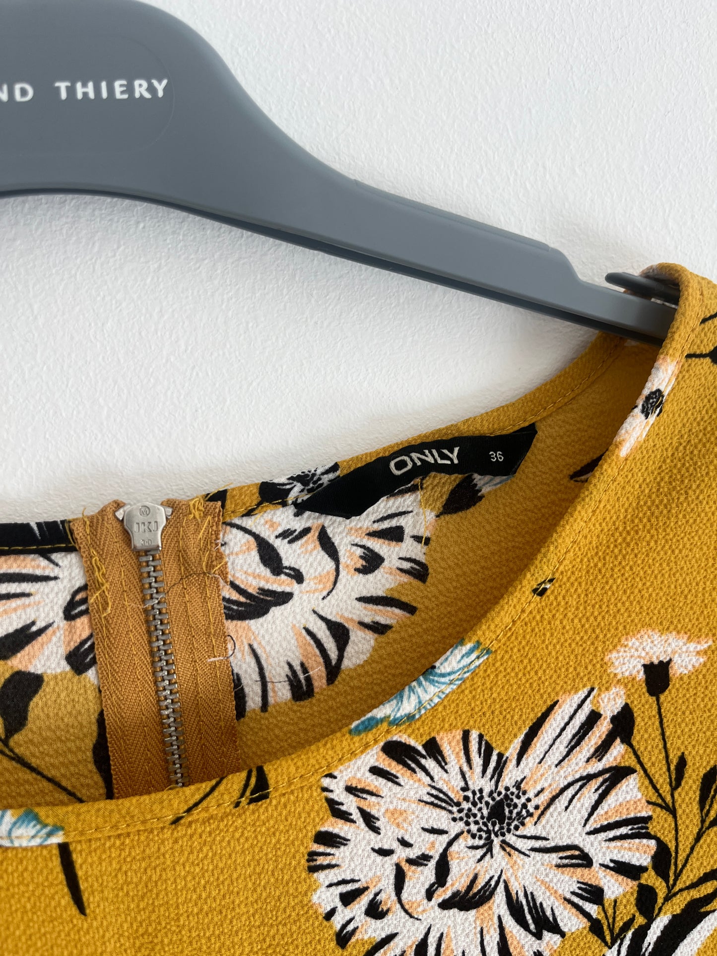 Top fluide moutarde motifs fleurs Only - 36