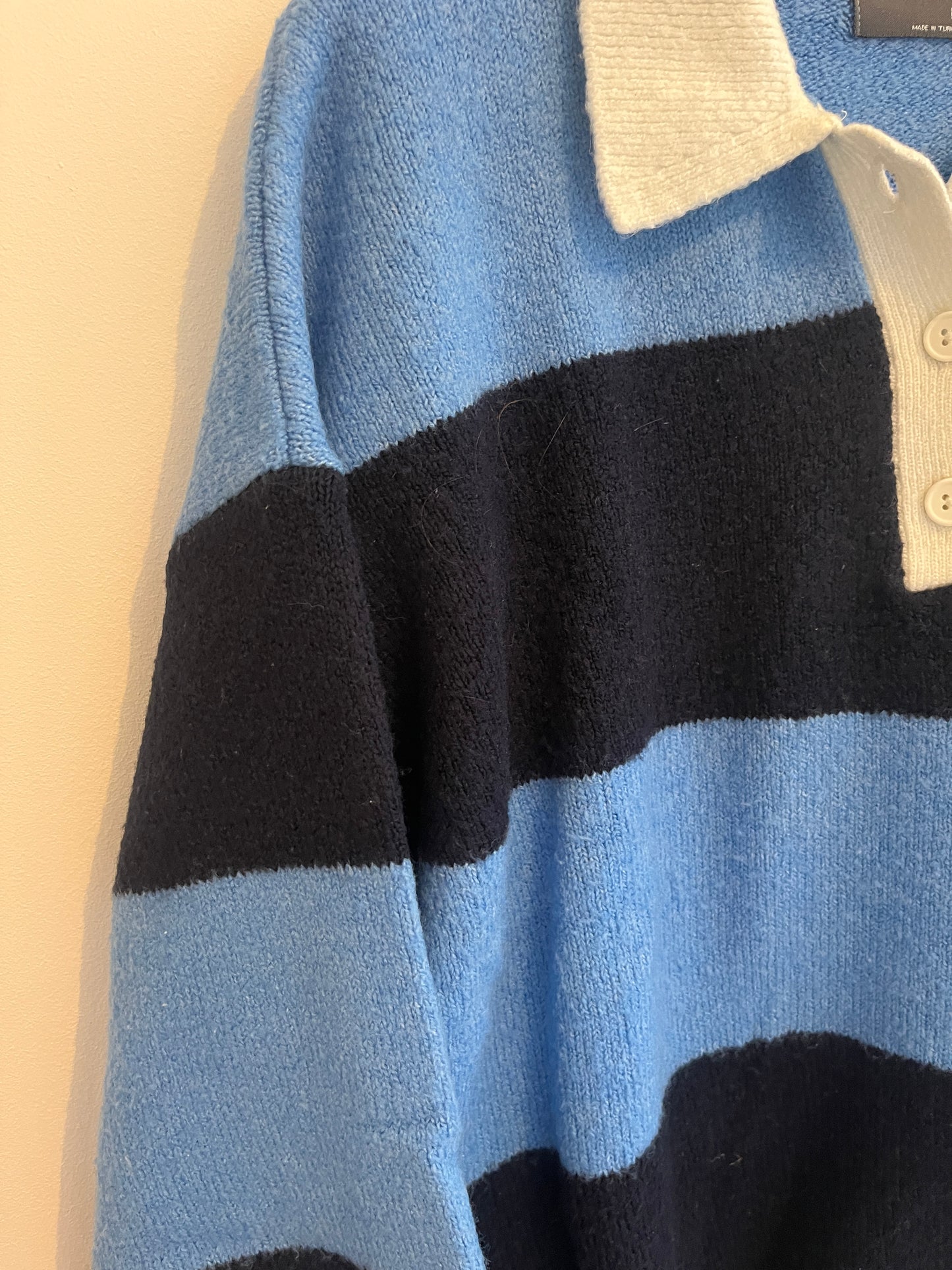 Pull manches longues rayé bleu avec col blanc - M