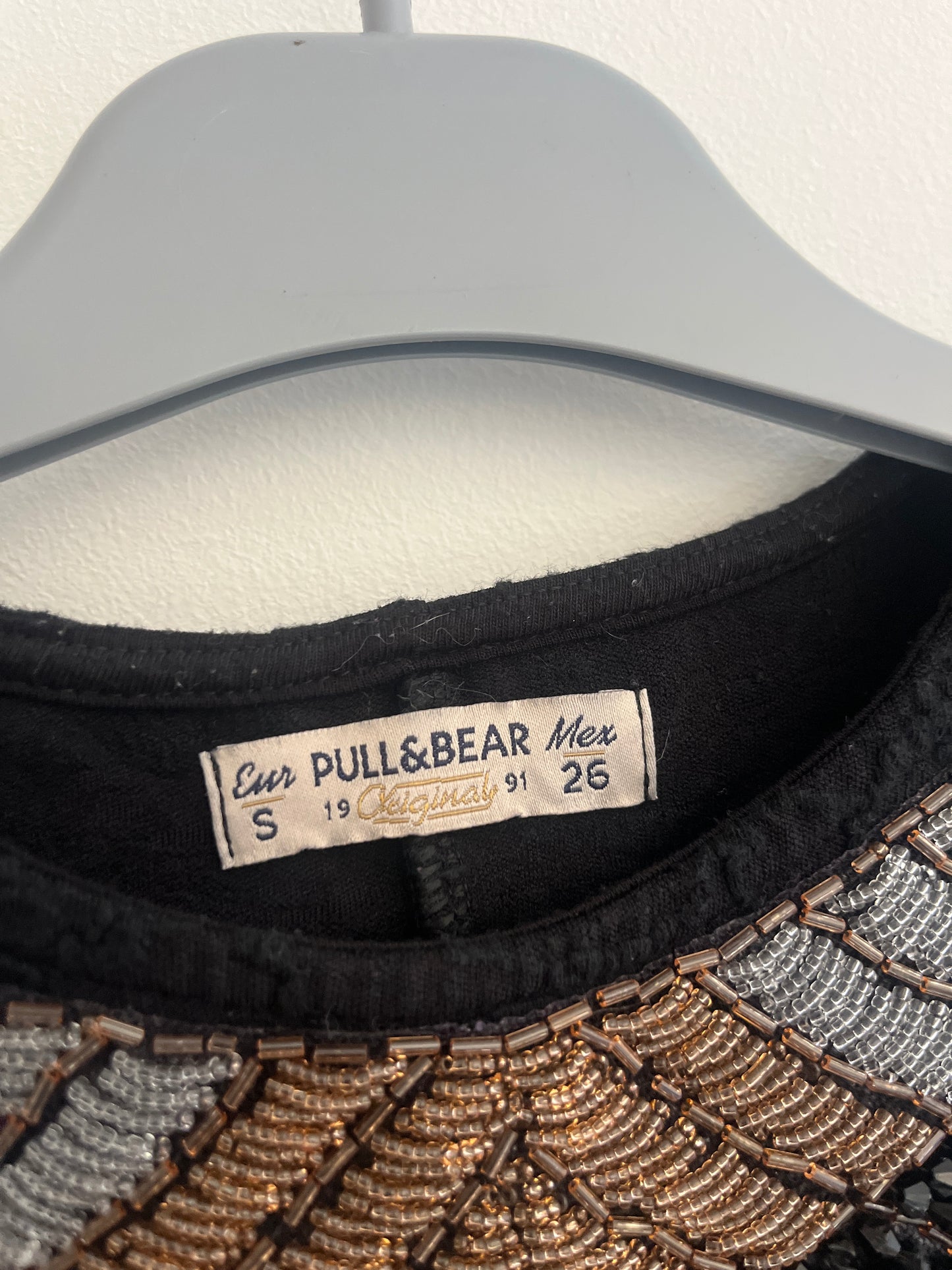 Robe courte sans manches à détails dorés et dentelle Pull&Bear - 36