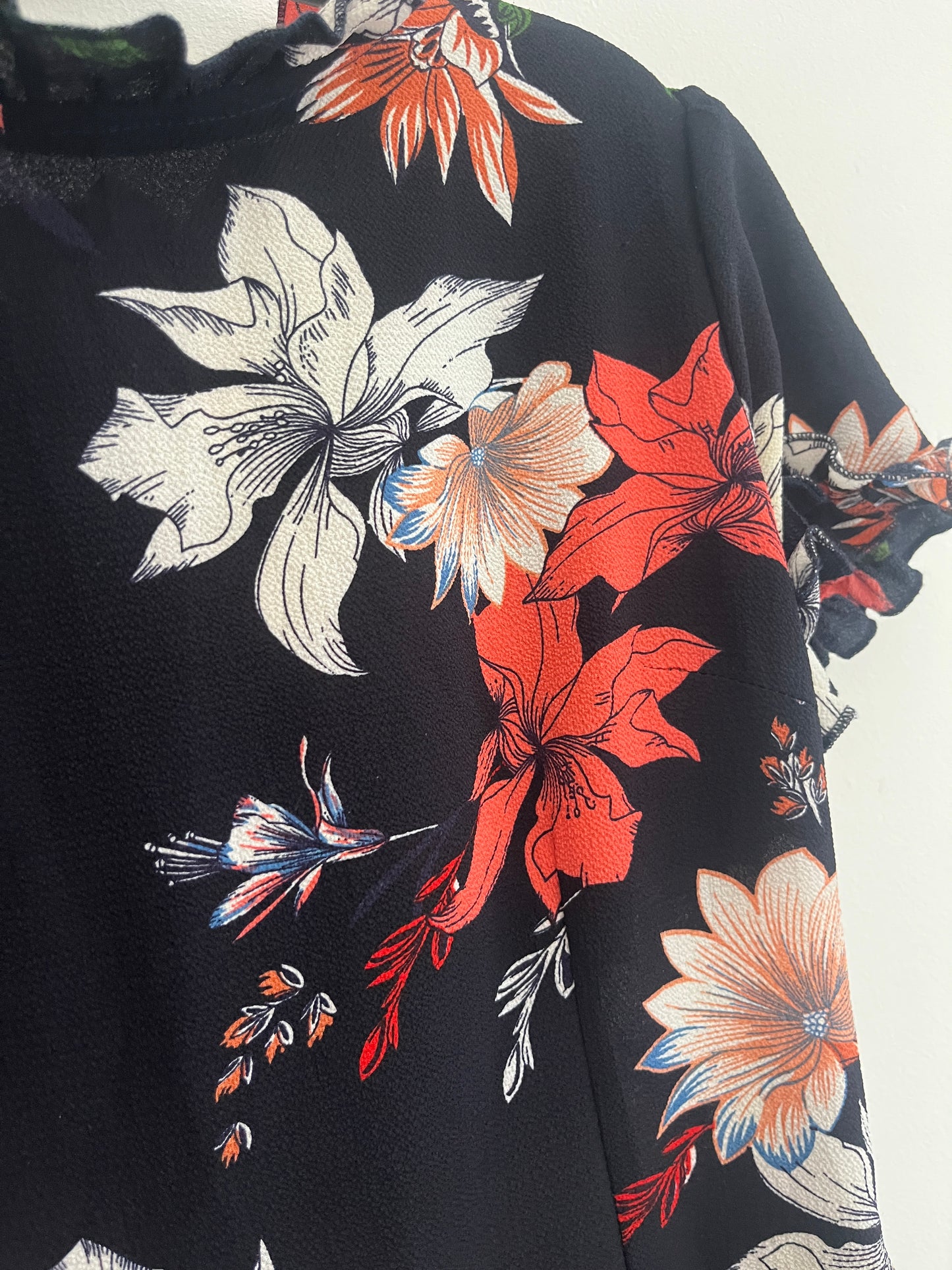 Robe courte à manches courtes volantées fleurie AX Paris - taille 10 (38)