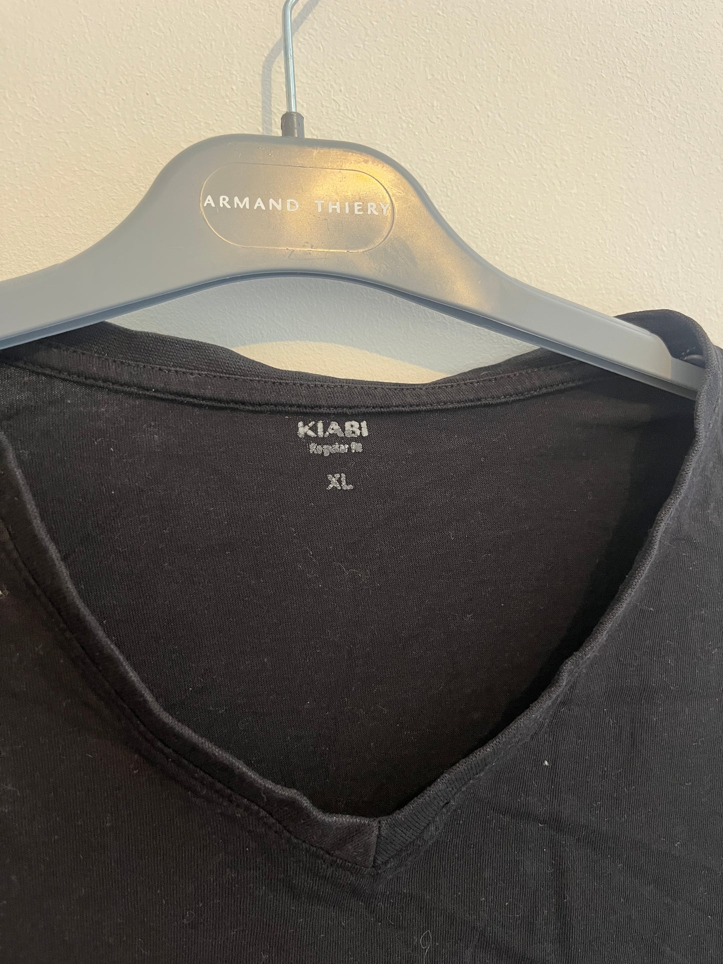 T-shirt à manches courtes noir col V - XL