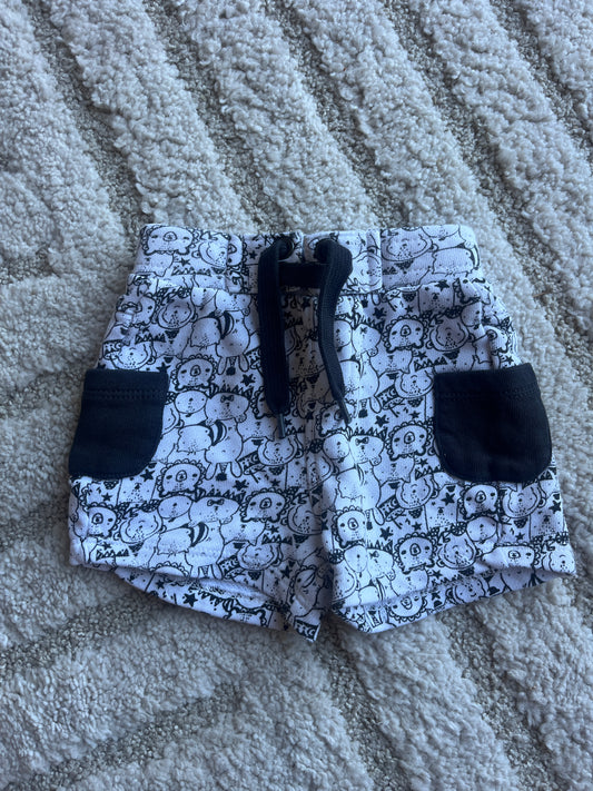 Short blanc avec têtes d’animaux et poches noires - 6 mois