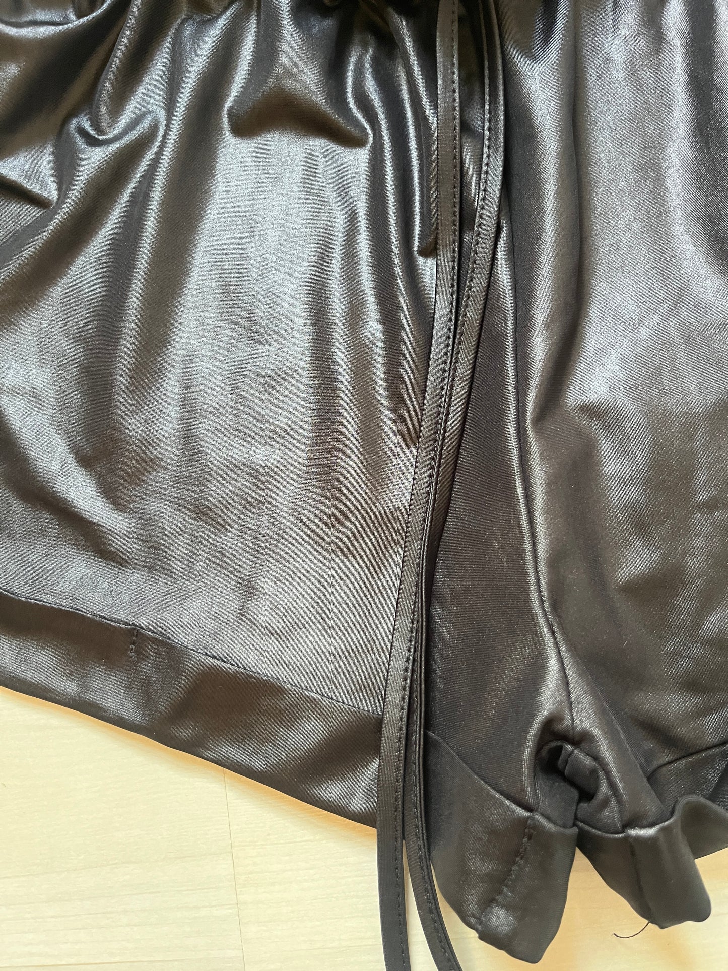 Short ceinturé en simili cuir - S