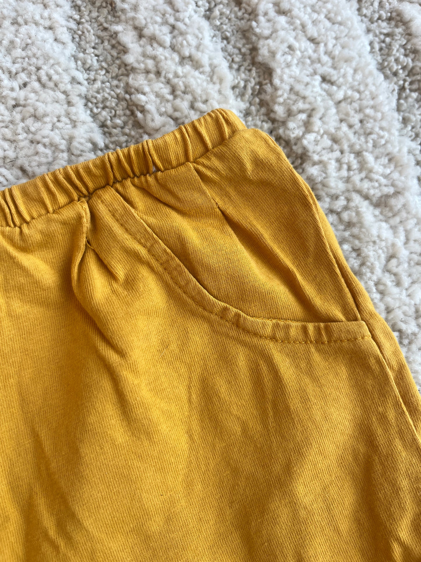 Short en jersey moutarde avec noeud - 24 mois
